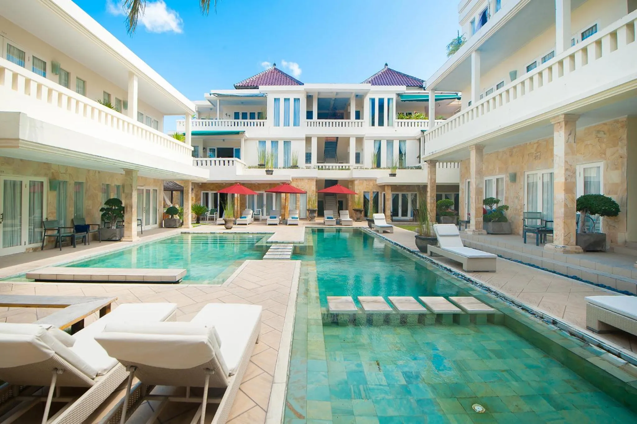 Pool view in Bali Court Hotel & Apartment