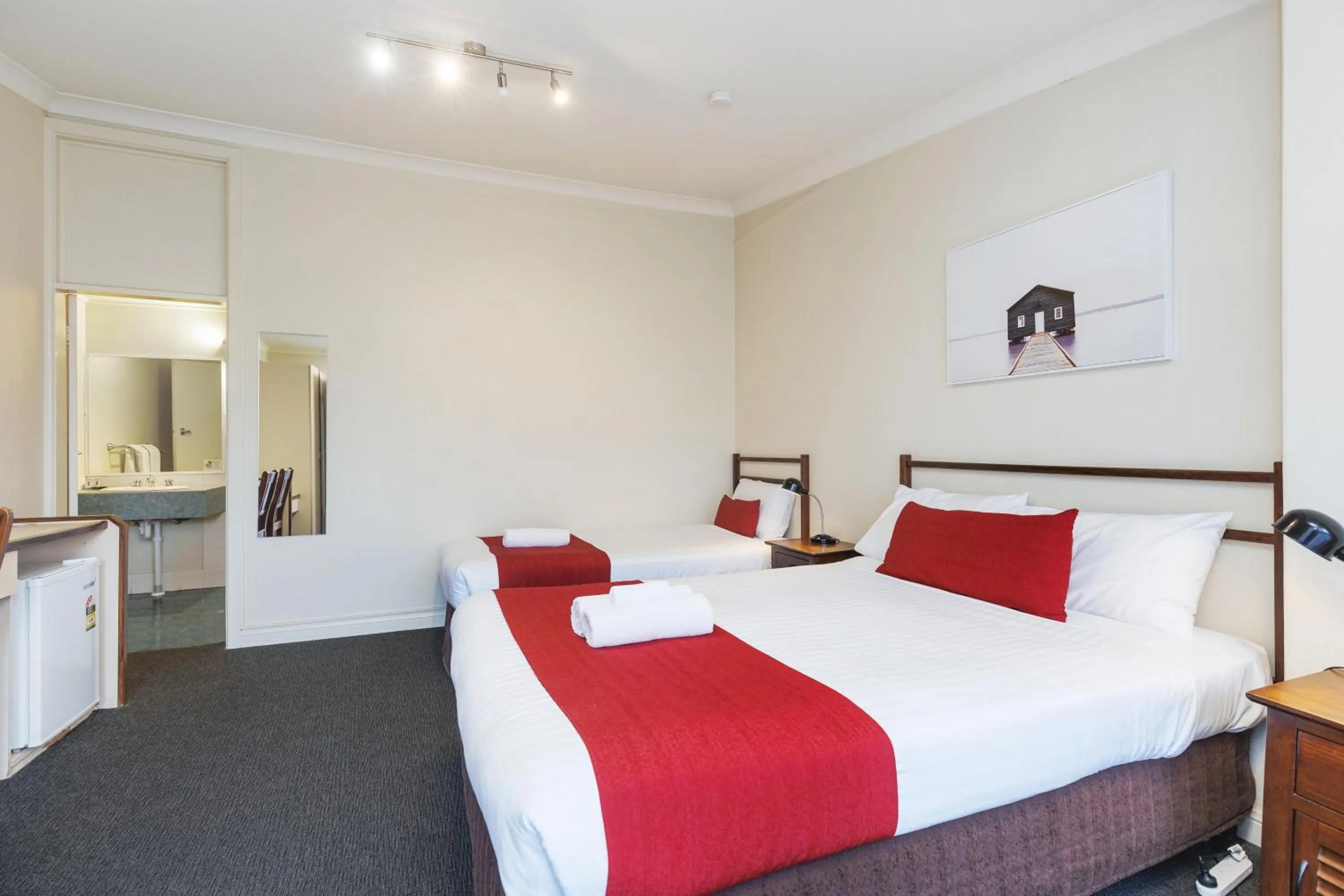 Bed in Amaroo Motel Tumuts Best Accommodation