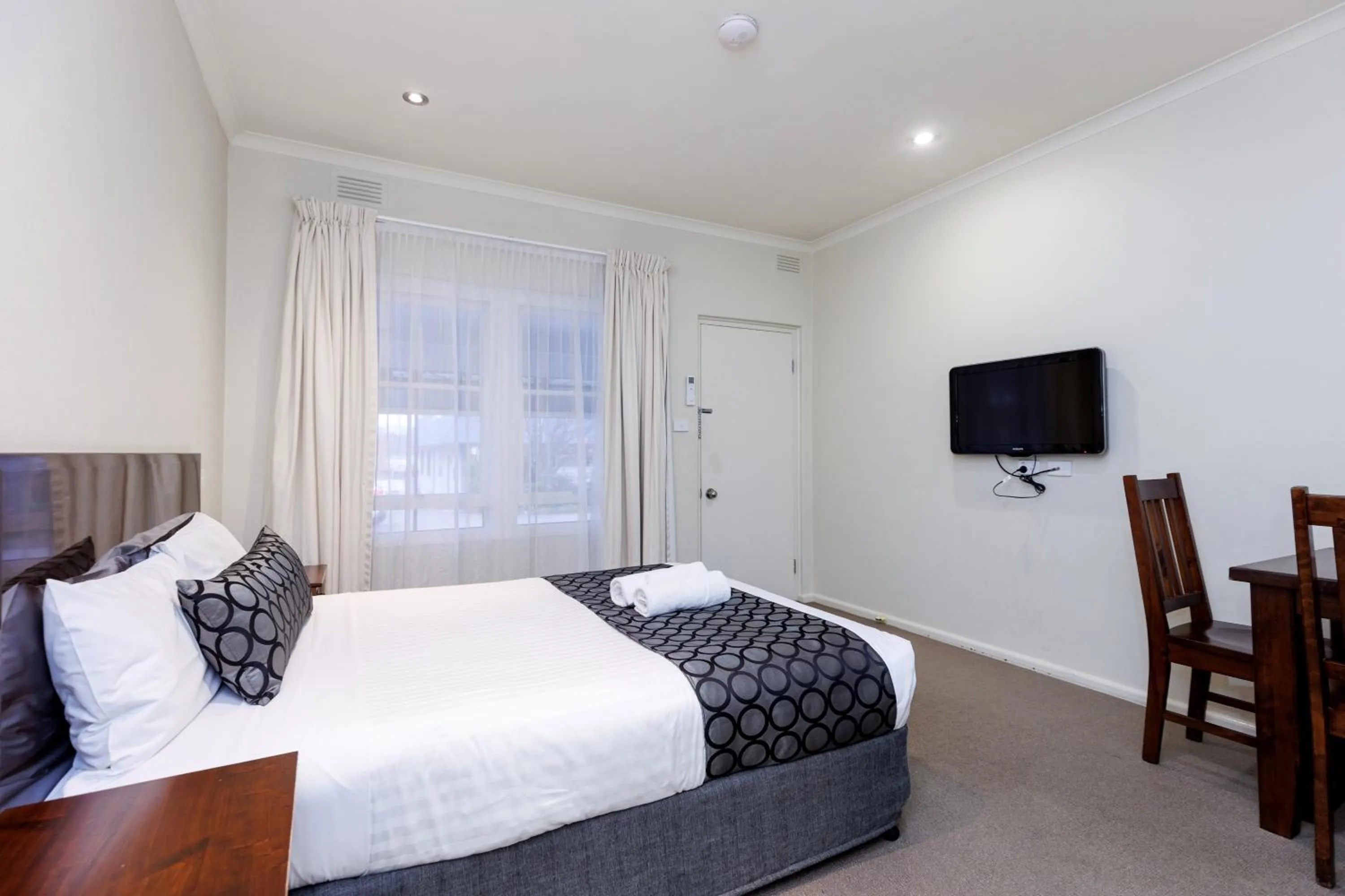 Bed in Amaroo Motel Tumuts Best Accommodation