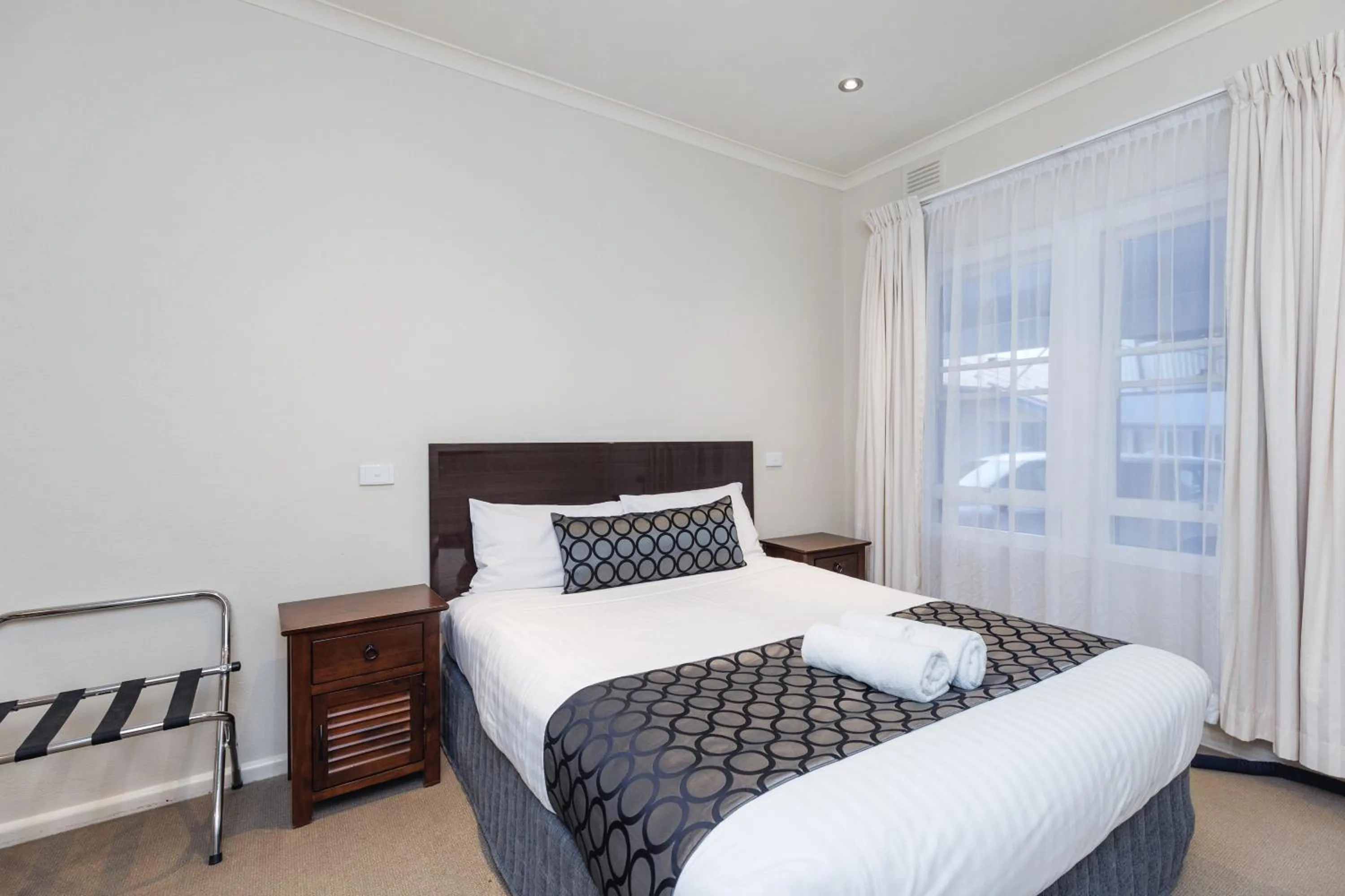 Bed in Amaroo Motel Tumuts Best Accommodation