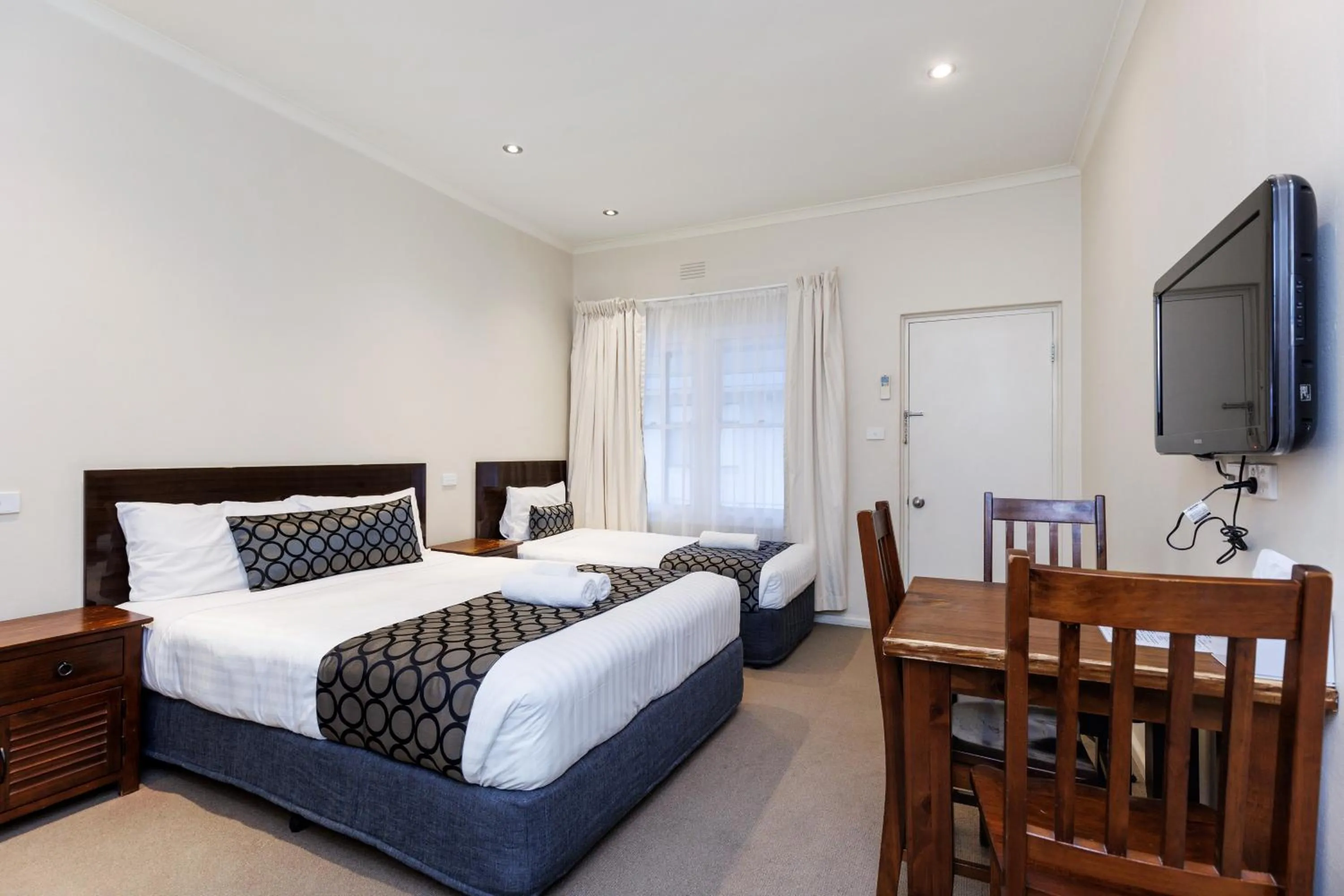 Bed in Amaroo Motel Tumuts Best Accommodation