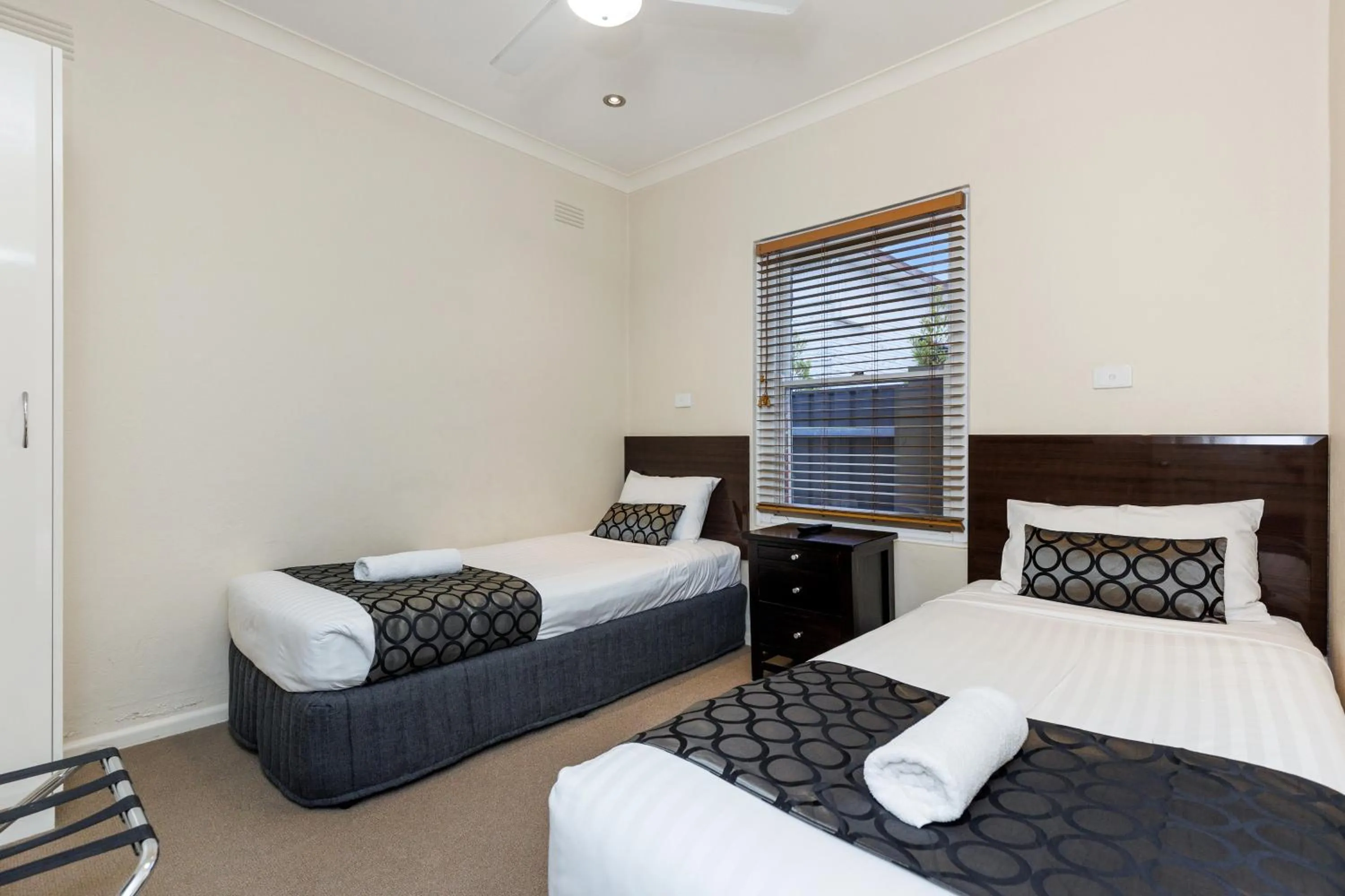 Bed in Amaroo Motel Tumuts Best Accommodation
