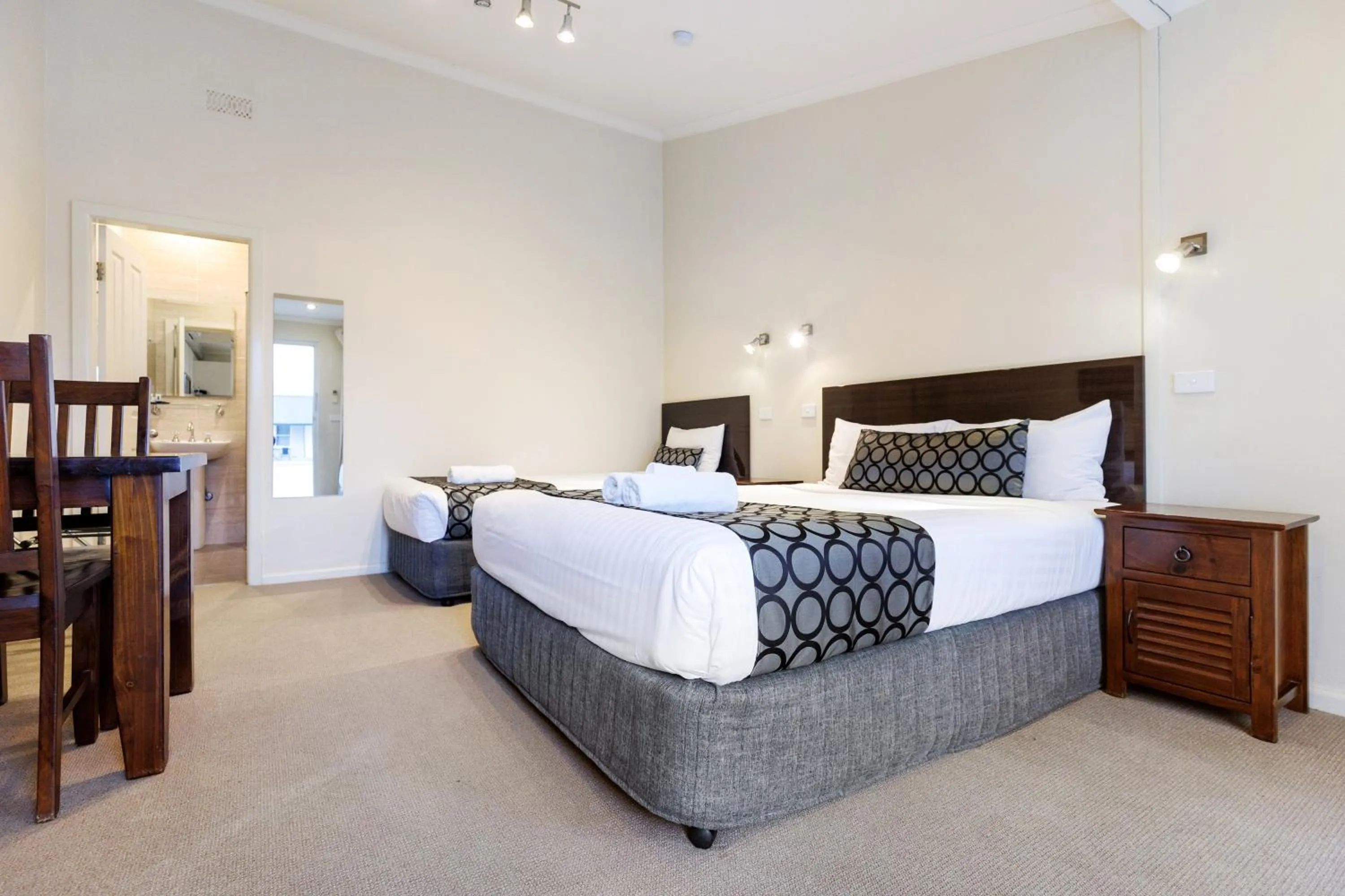 Bed in Amaroo Motel Tumuts Best Accommodation