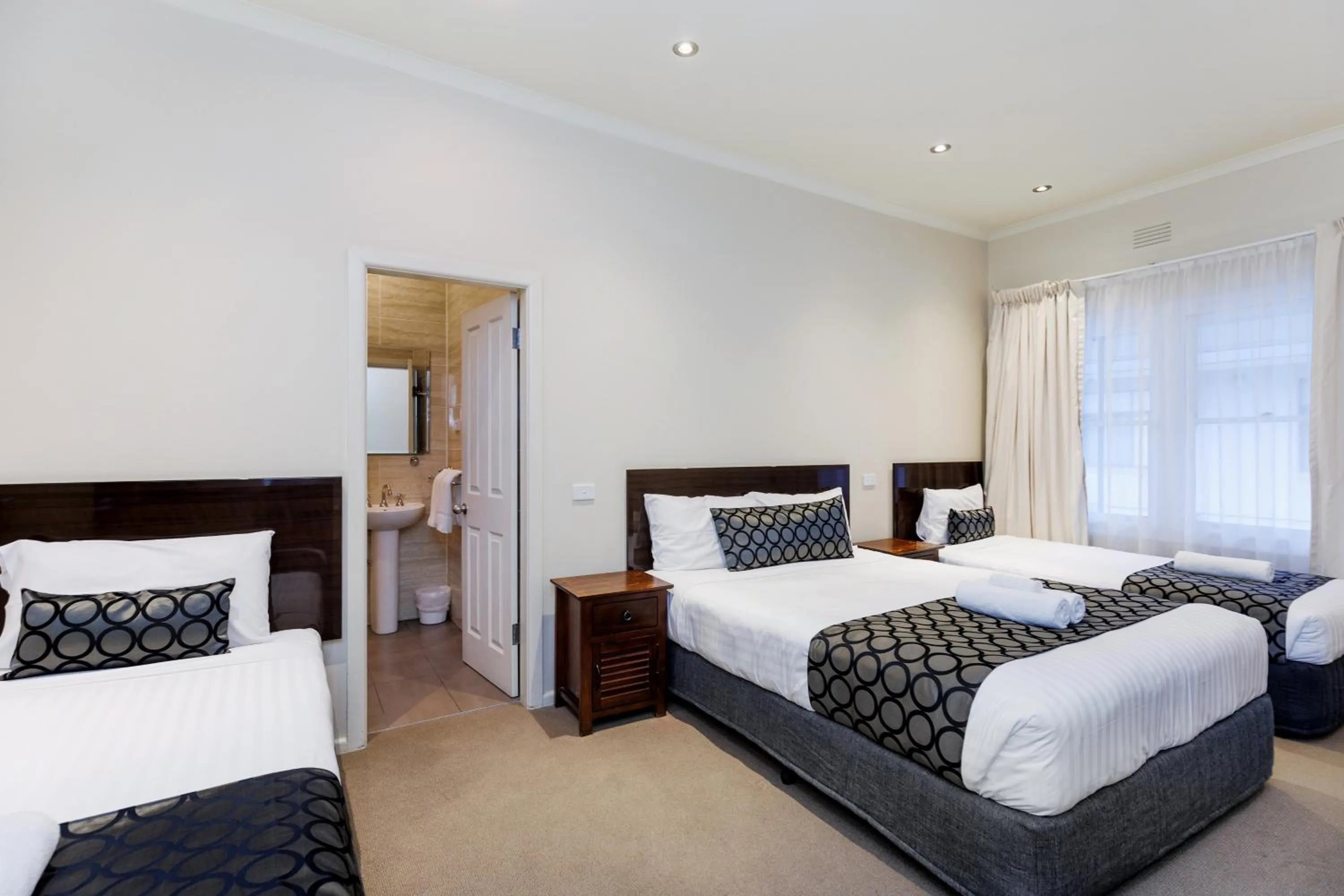 Bed in Amaroo Motel Tumuts Best Accommodation