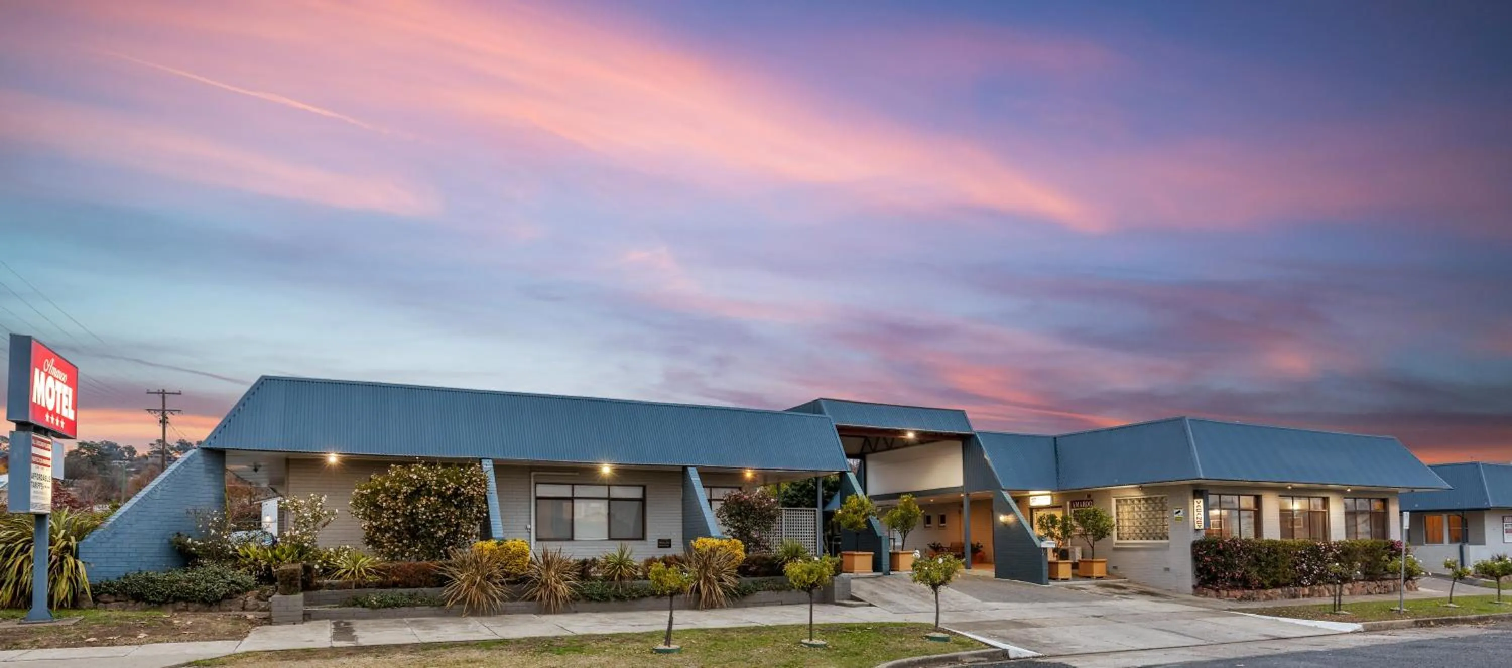 Property building in Amaroo Motel Tumuts Best Accommodation