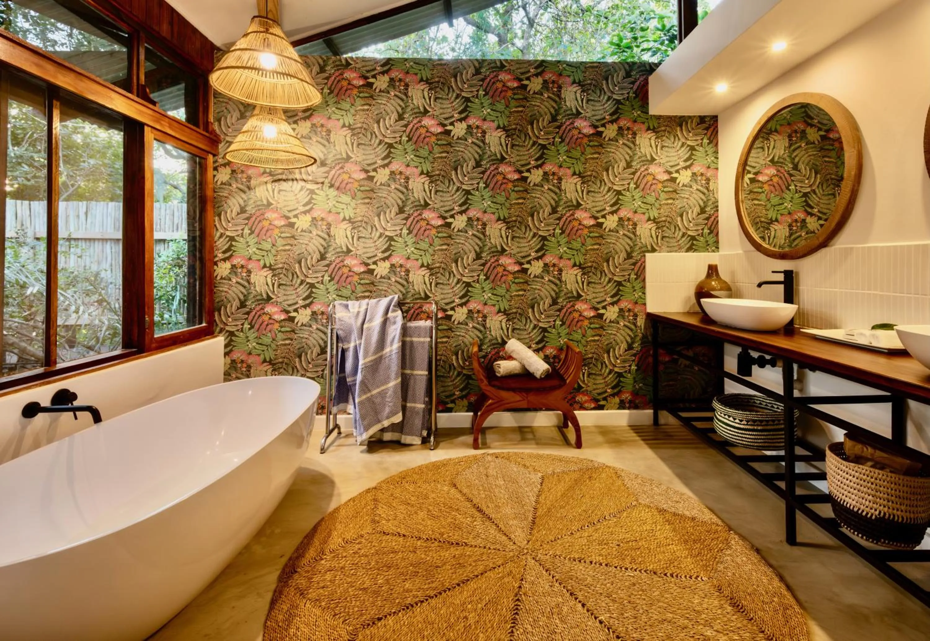 Bathroom in Makakatana Bay Lodge