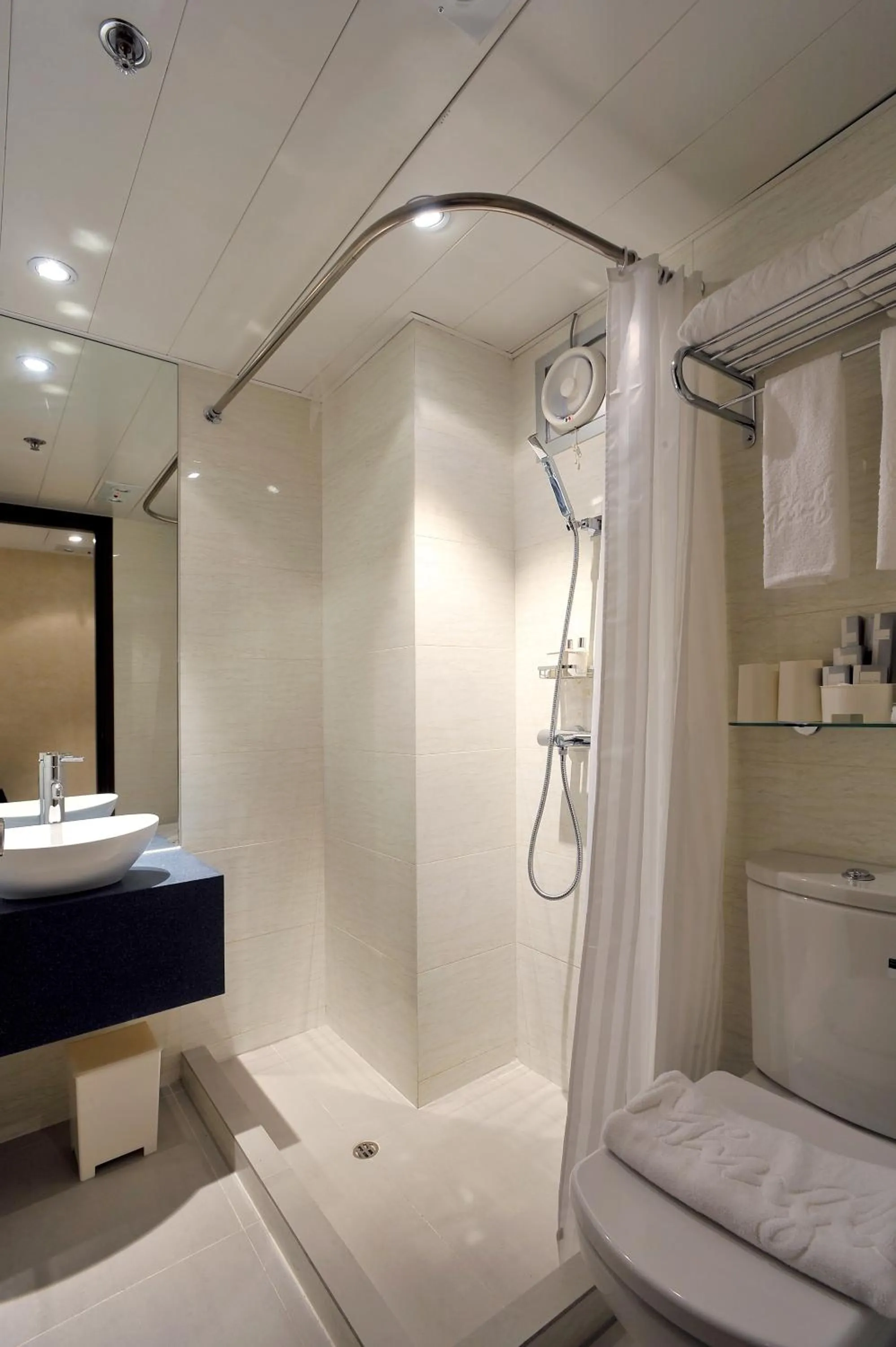 Bathroom in Mingle With The Star