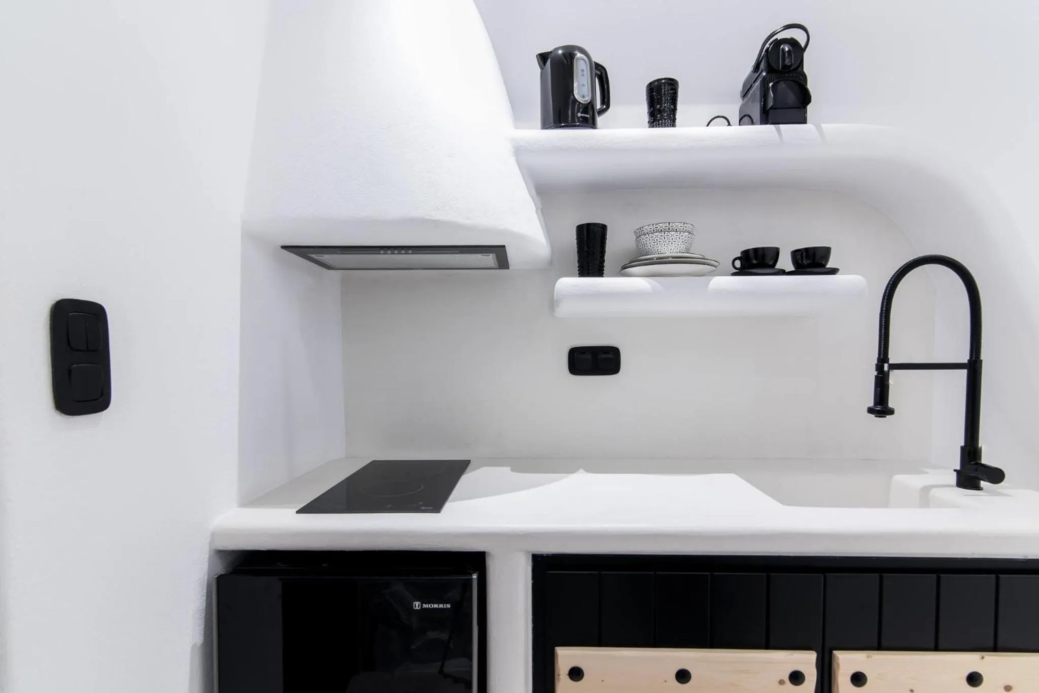 Portara Seaside Luxury Suites