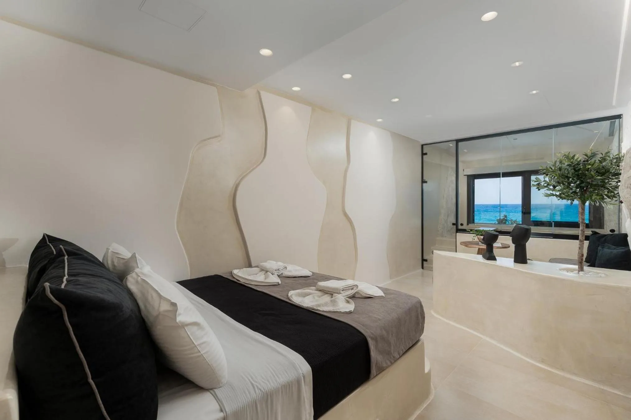 Portara Seaside Luxury Suites
