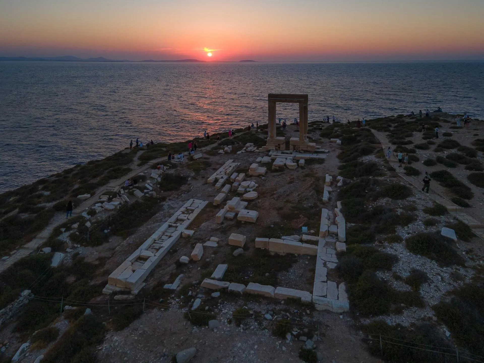 Portara Seaside Luxury Suites