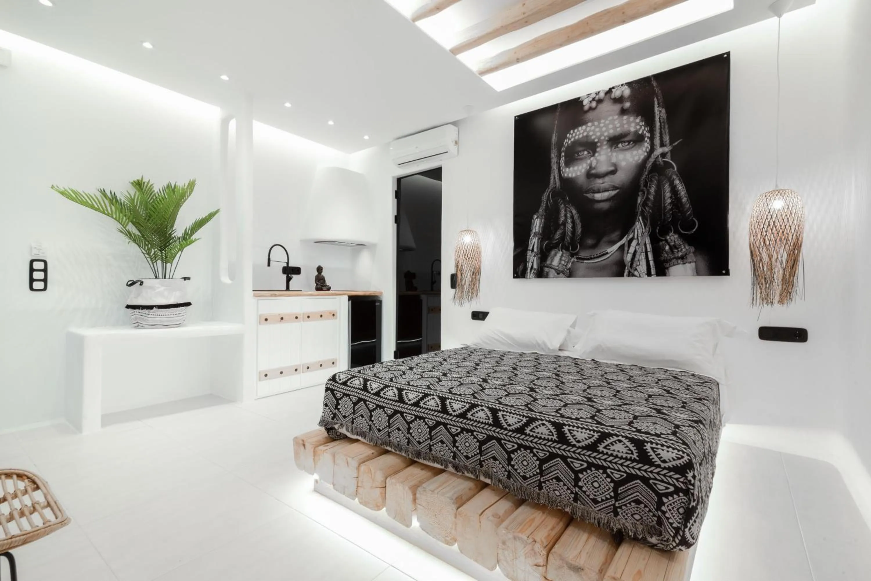 Photo of the whole room in Portara Seaside Luxury Suites