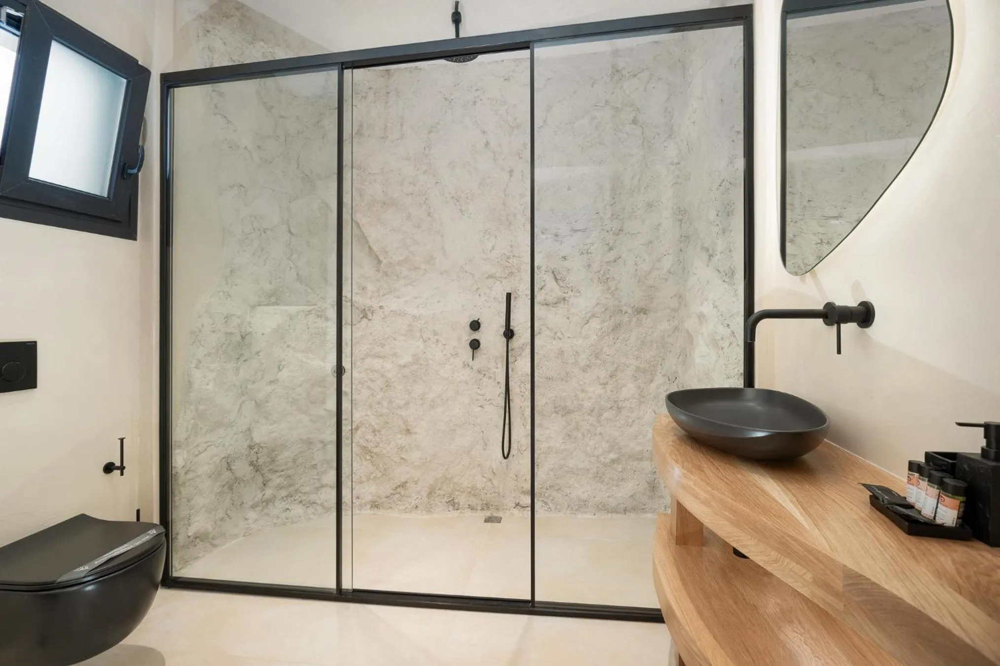 Portara Seaside Luxury Suites