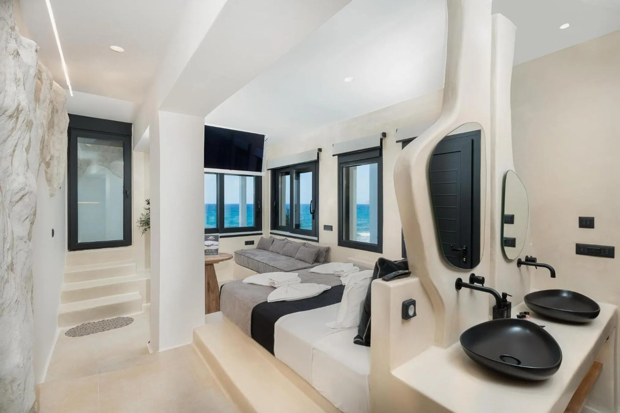 Portara Seaside Luxury Suites