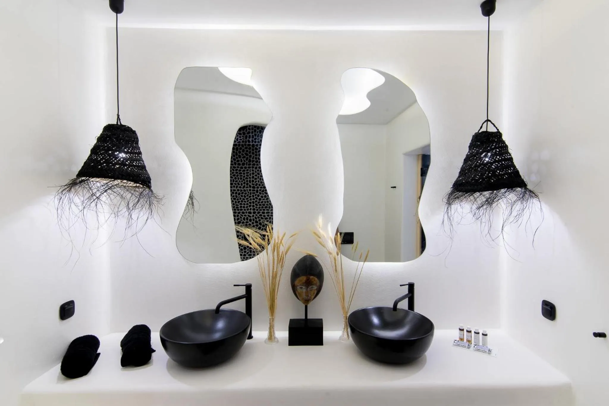 Portara Seaside Luxury Suites