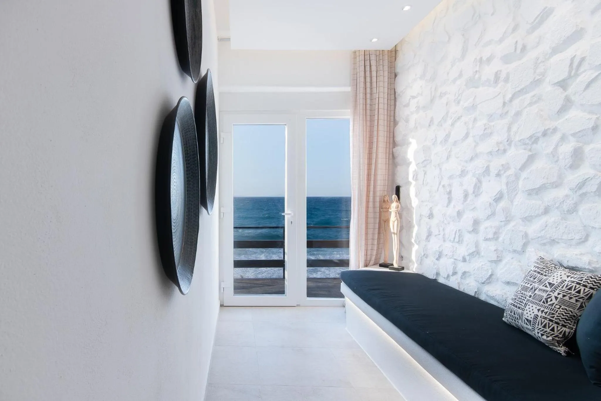 Portara Seaside Luxury Suites