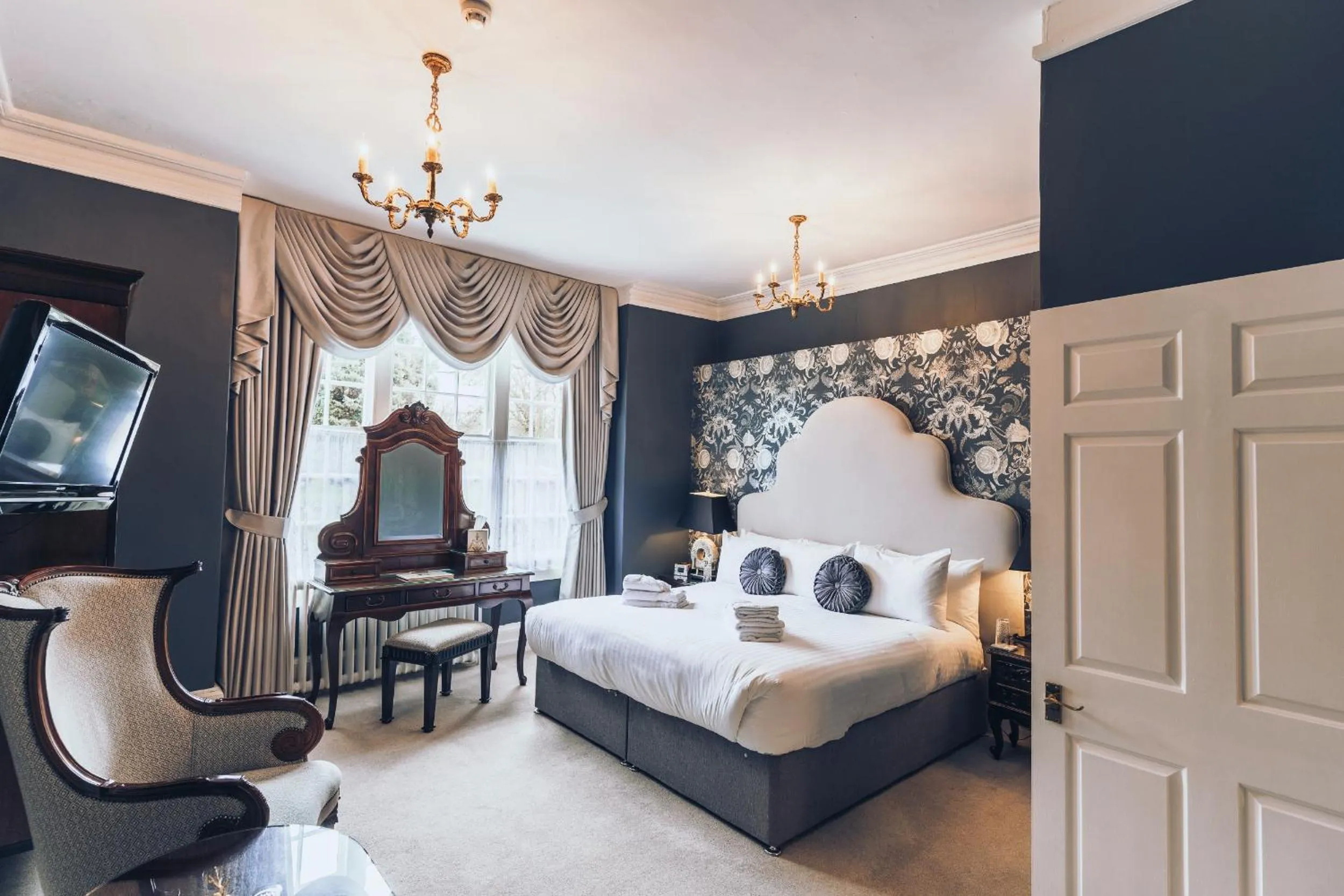 Bathroom, Bed in Plas Dinas Country House
