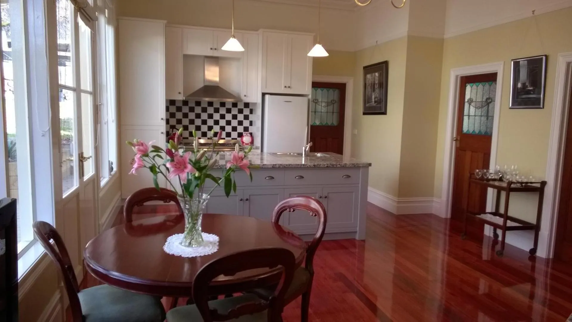 Kitchen or kitchenette in The Oaks Lilydale Accommodation