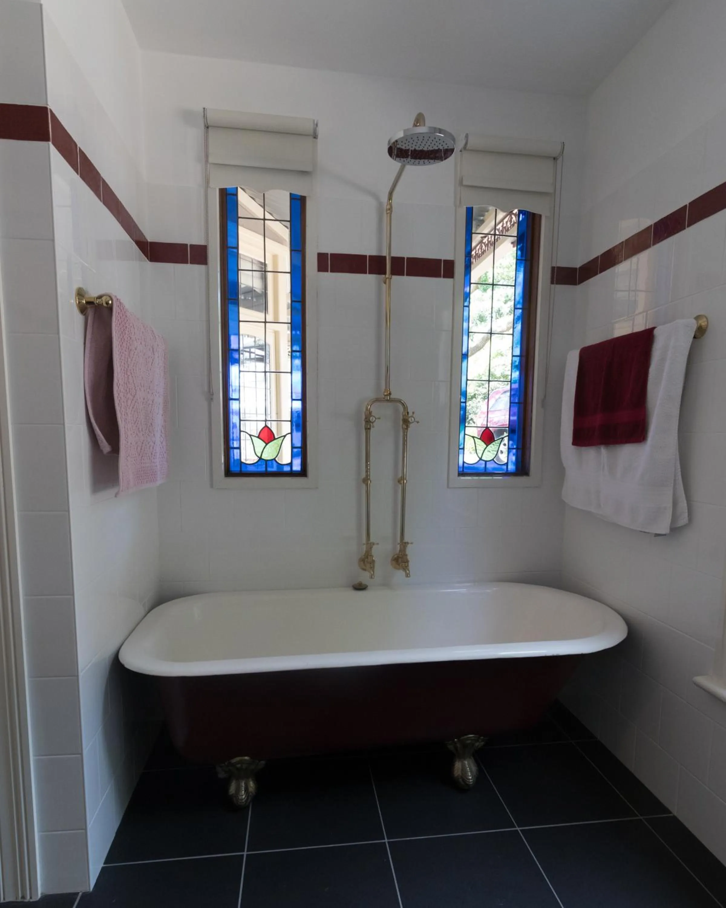 Bathroom in The Oaks Lilydale Accommodation