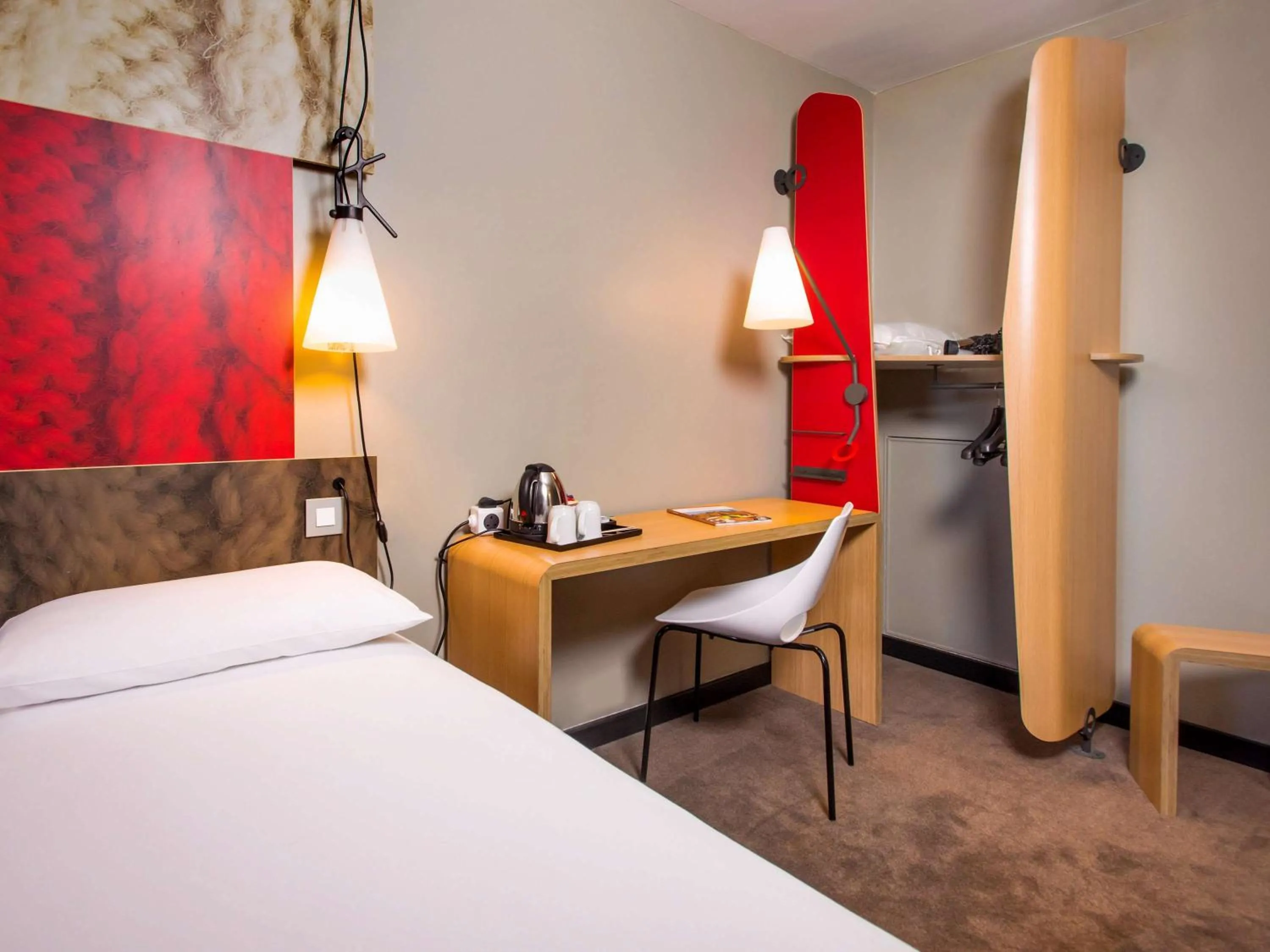 Photo of the whole room in ibis Birmingham Bordesley