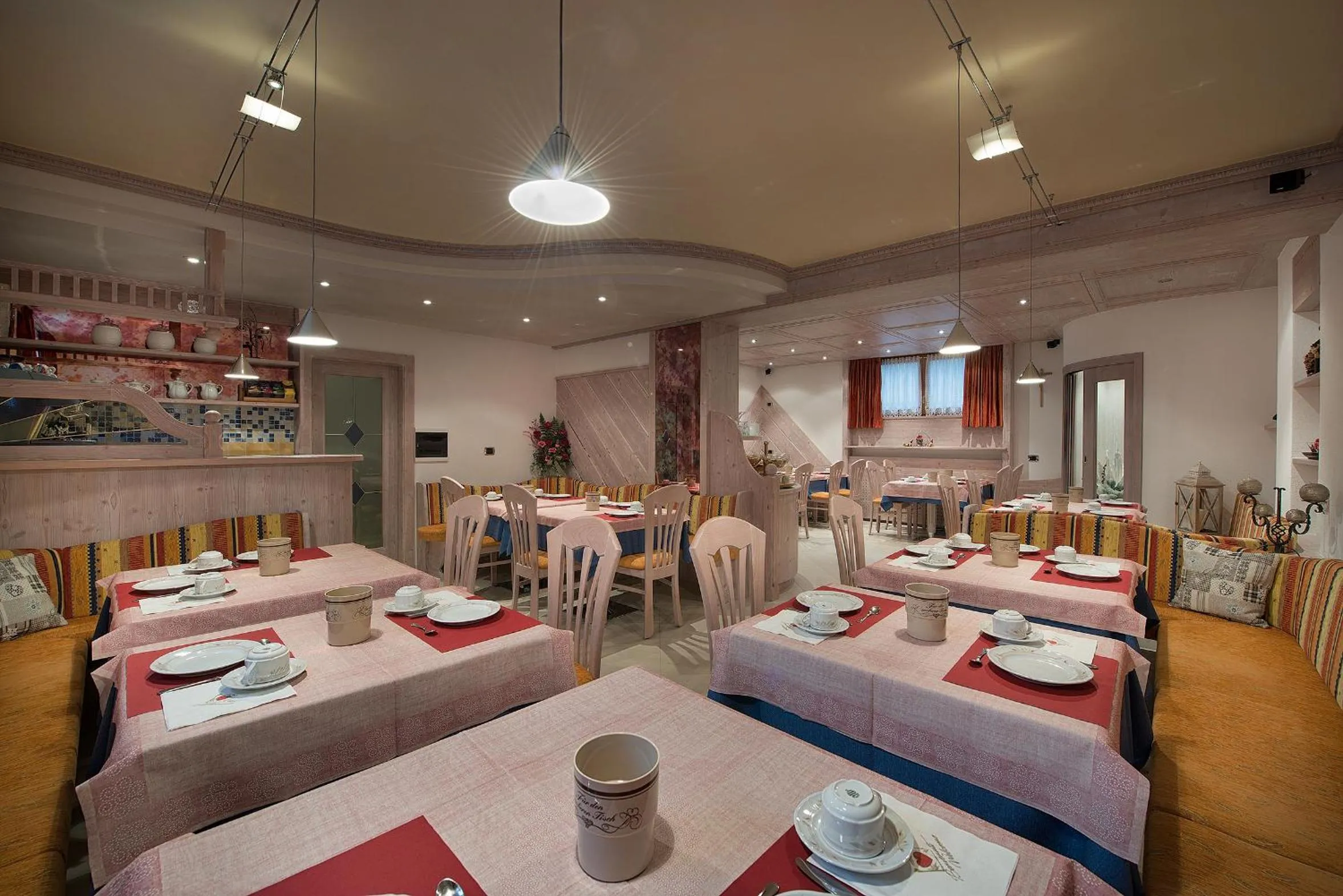 Restaurant/places to eat in Garni Oasi