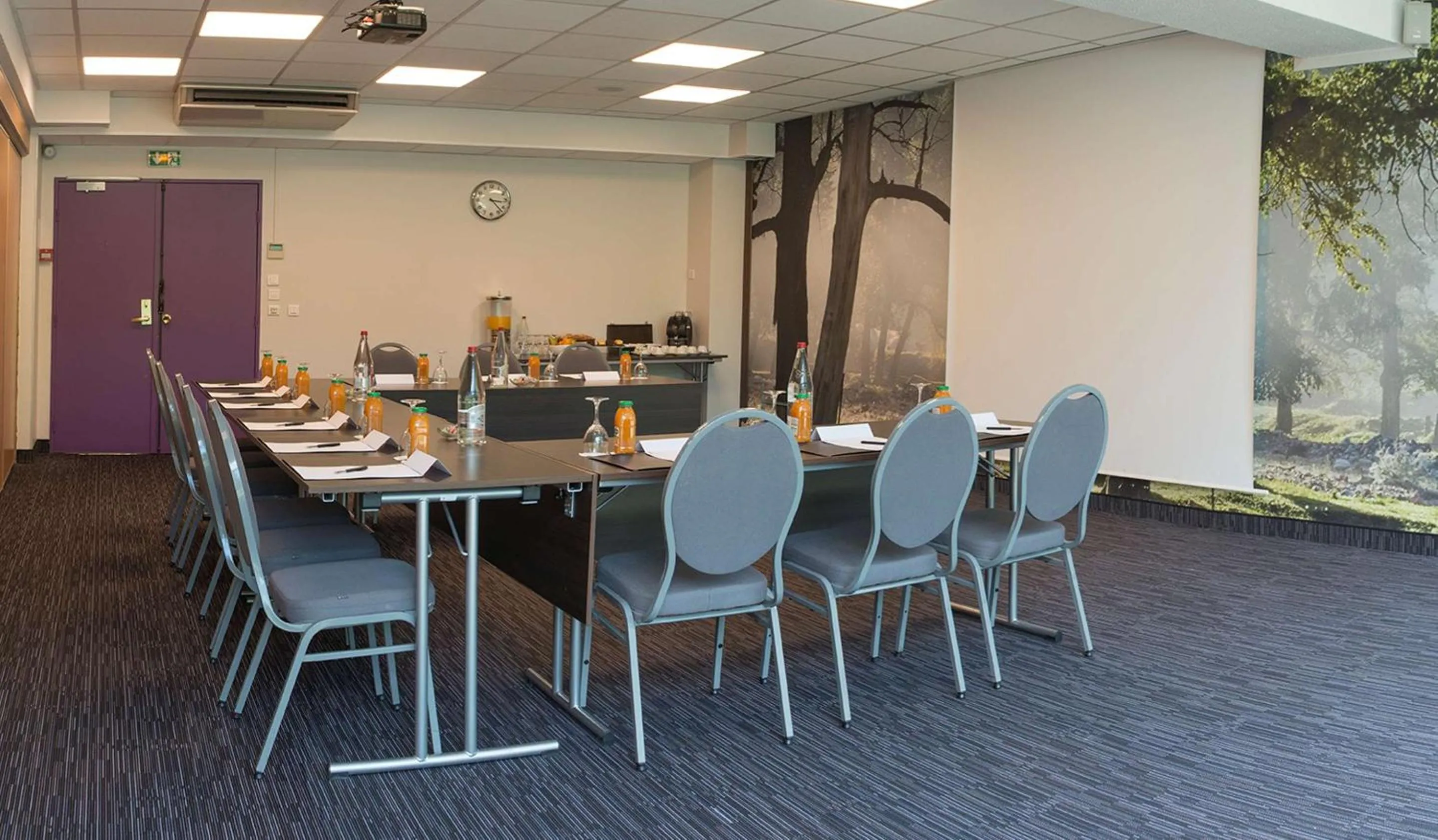 On site in Hôtel Inn Design Paris Saint Quentin