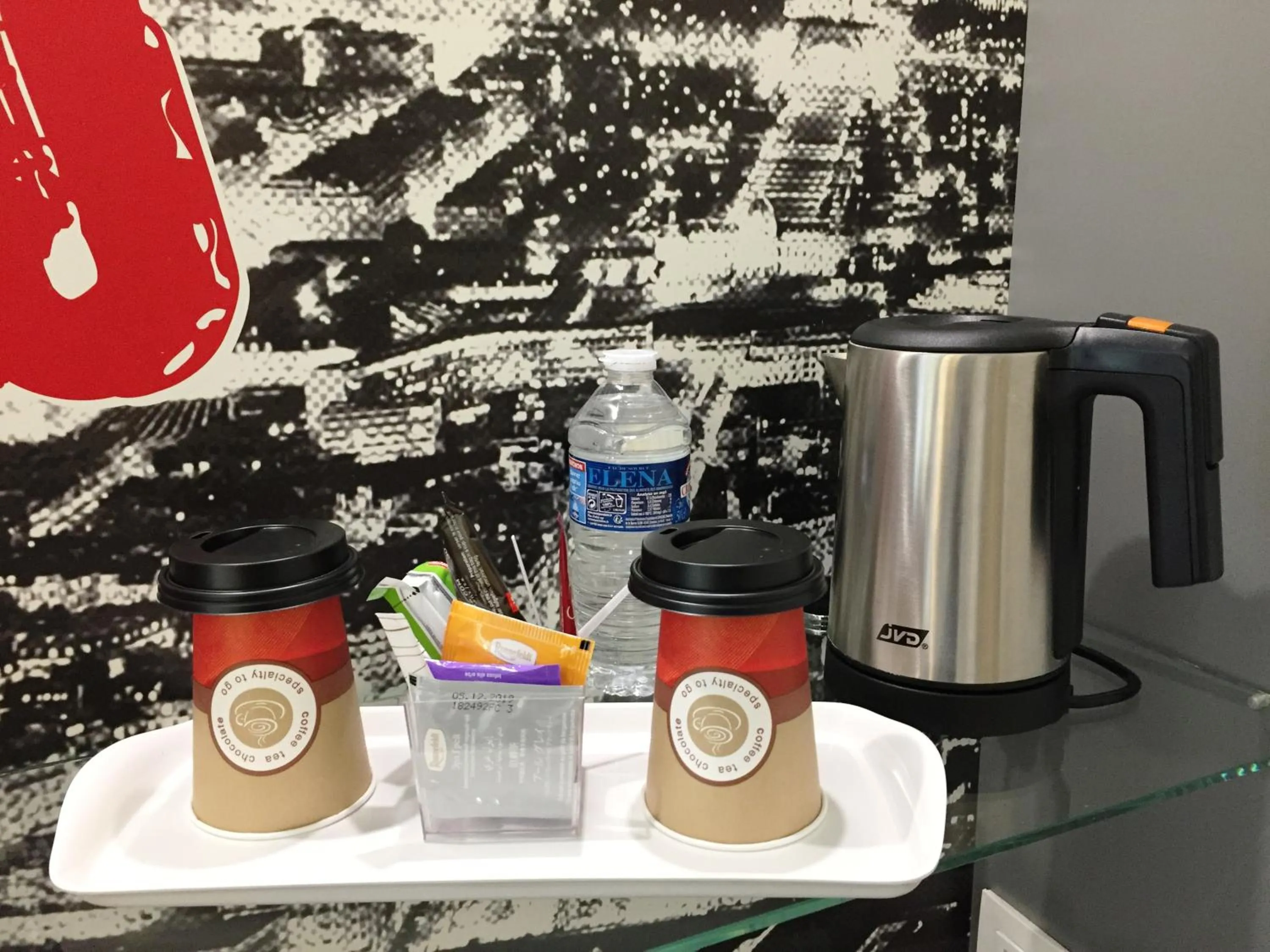 Coffee/tea facilities in Hôtel Inn Design Paris Saint Quentin