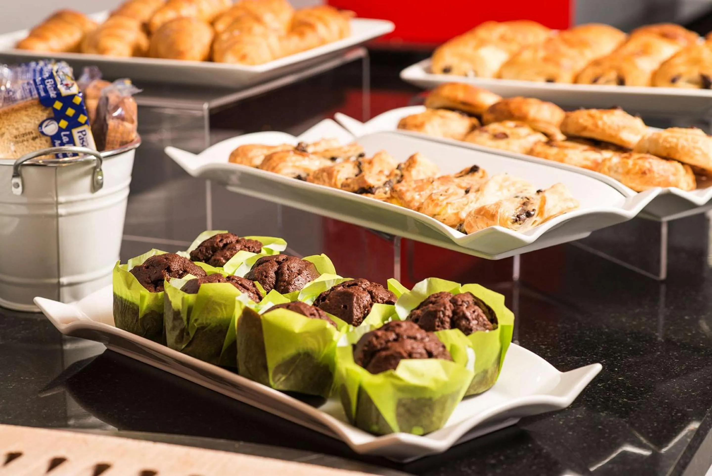 Restaurant/places to eat in Hôtel Inn Design Paris Saint Quentin