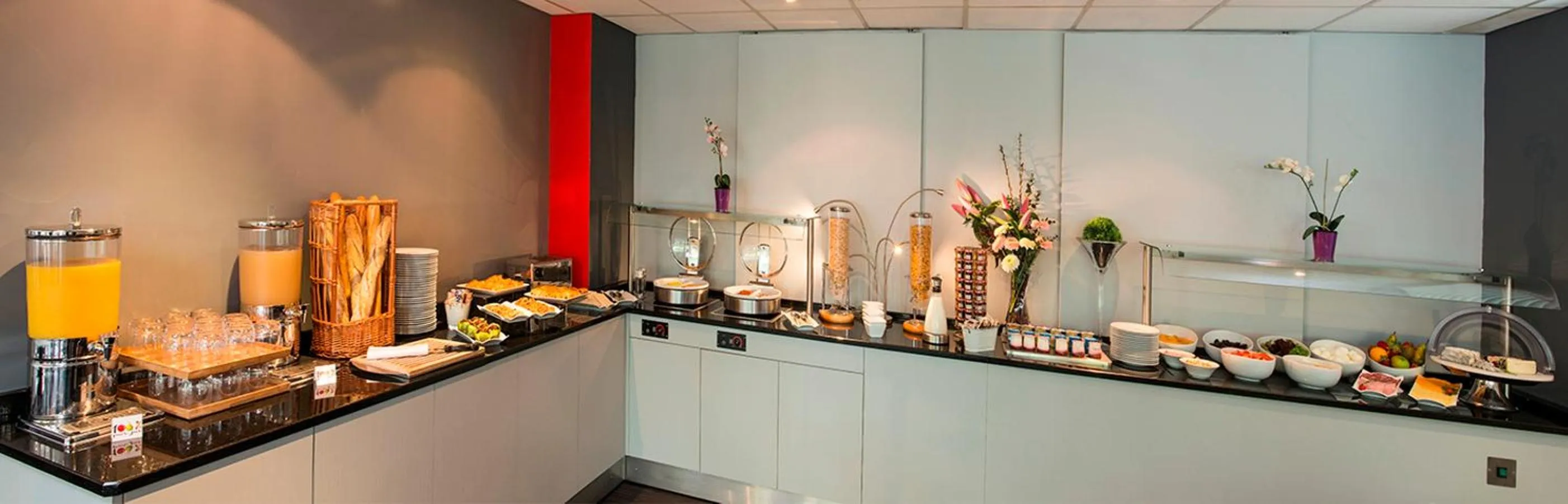 Buffet breakfast in Hôtel Inn Design Paris Saint Quentin