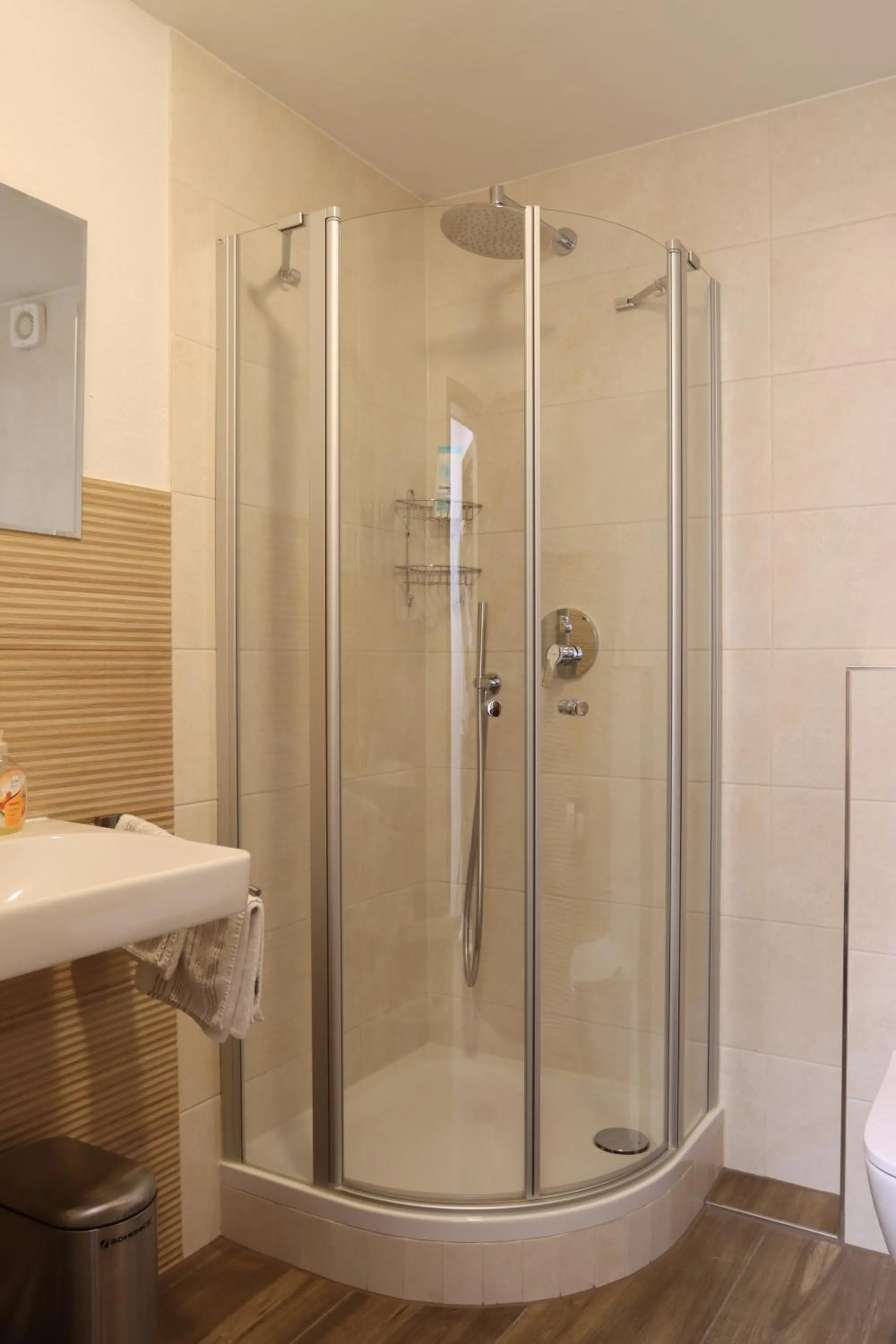 Shower in Pension Almhof Baumgarten