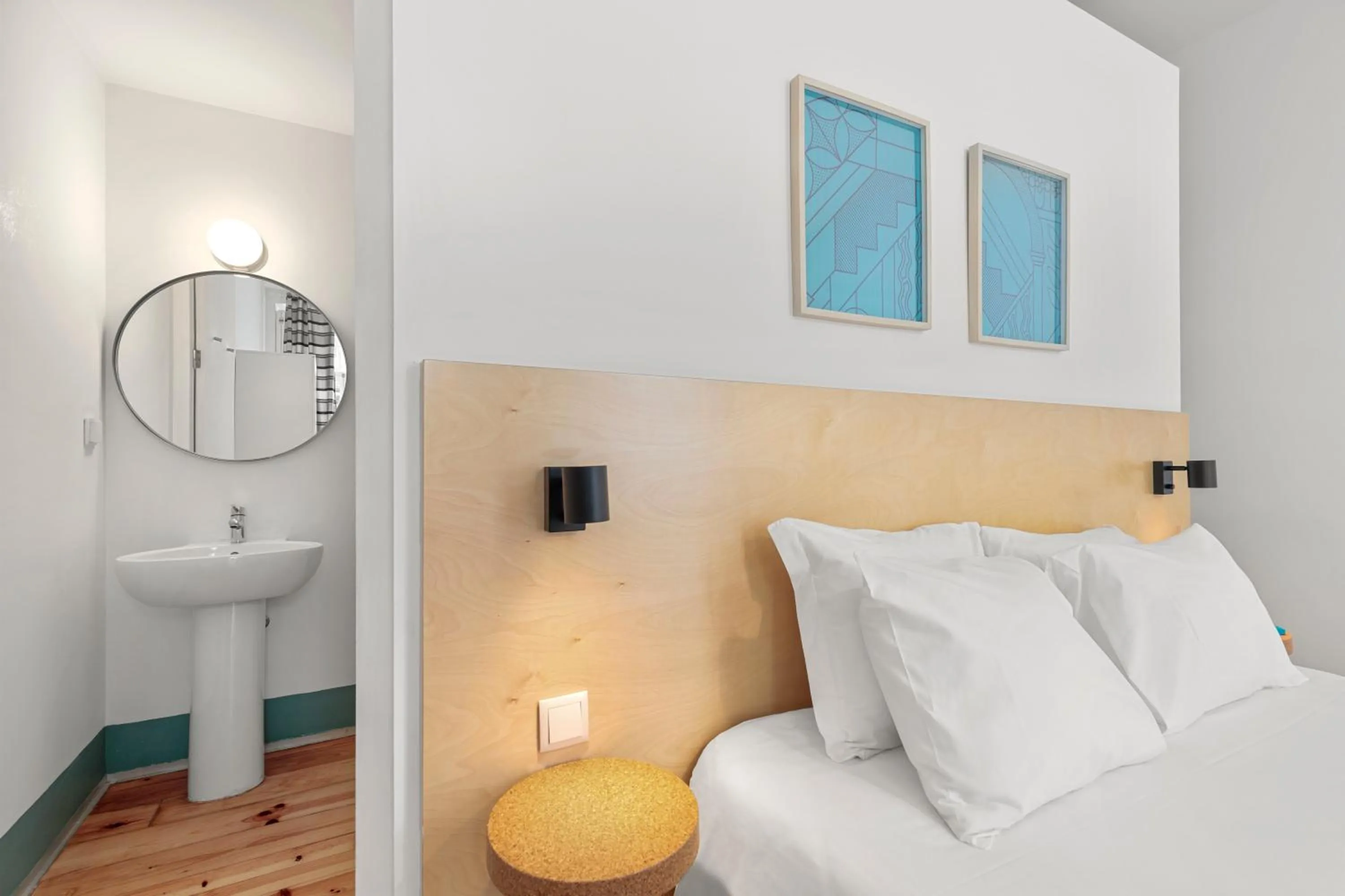 Bedroom, Bed in OX Apartments B Places