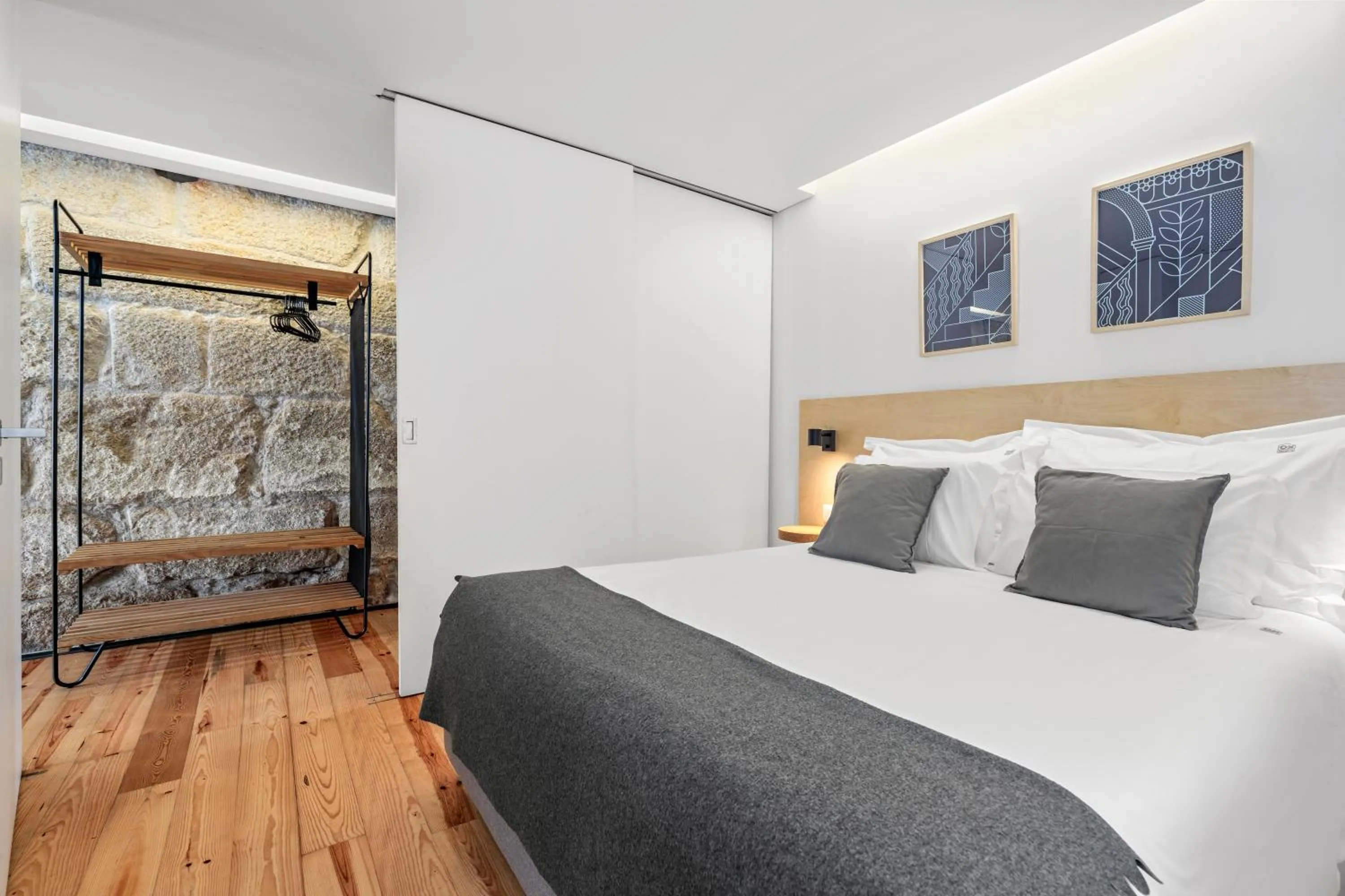 Bedroom, Bed in OX Apartments B Places