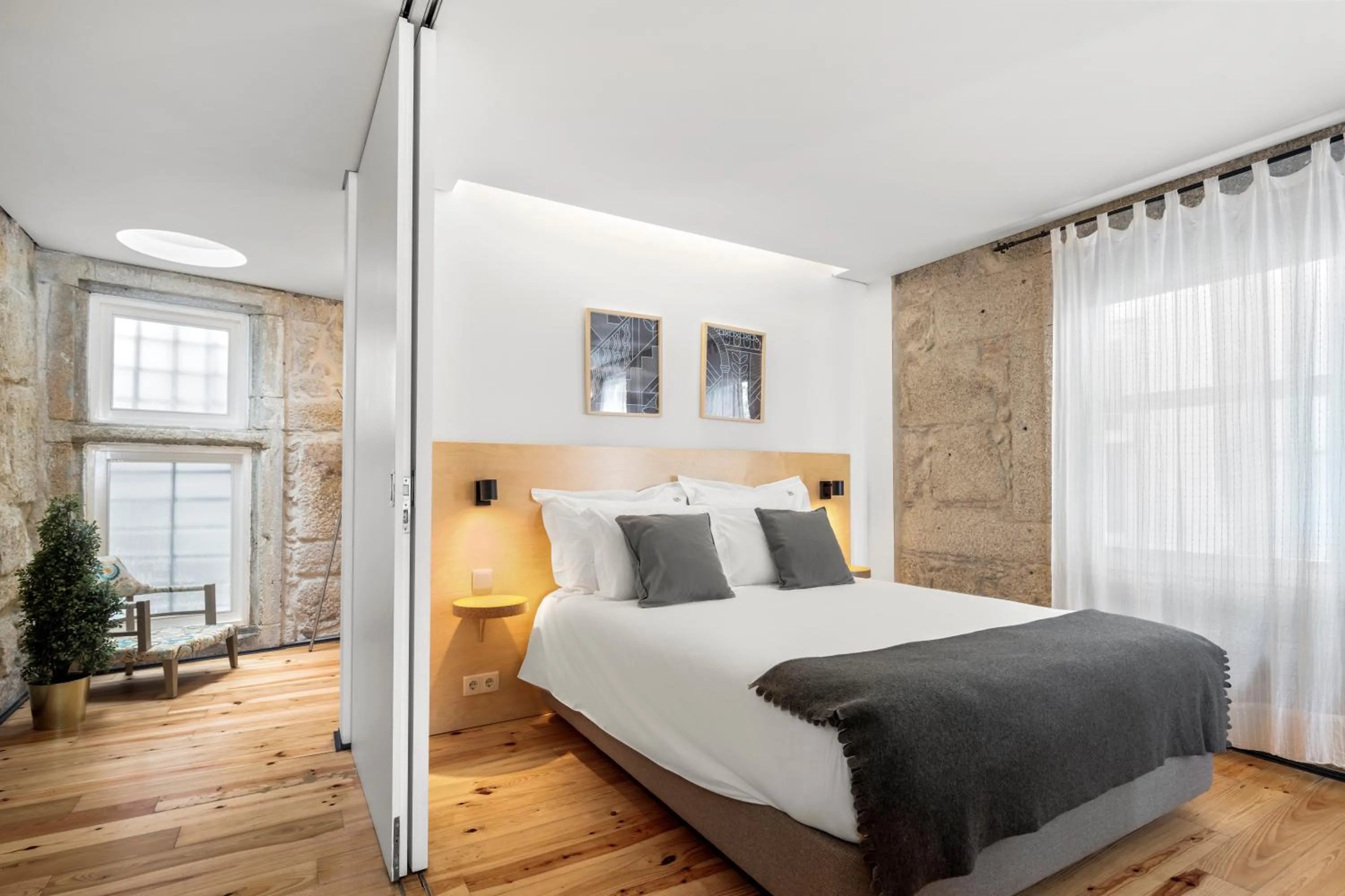 Bedroom, Bed in OX Apartments B Places