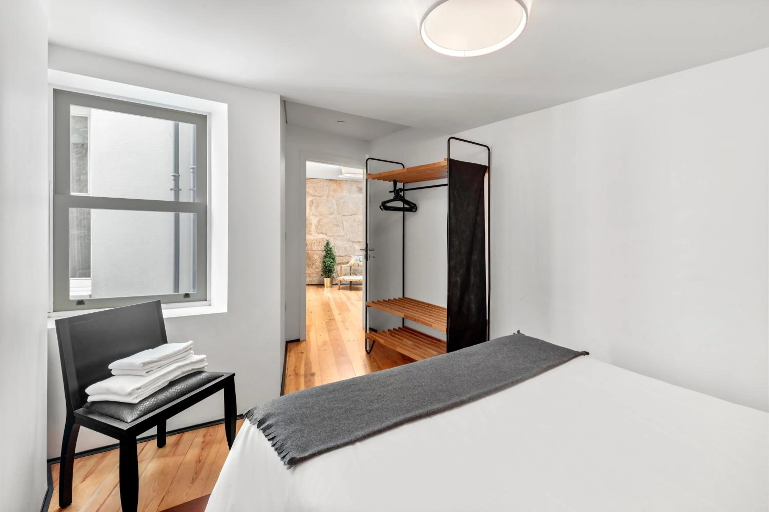 Bedroom, Bed in OX Apartments B Places