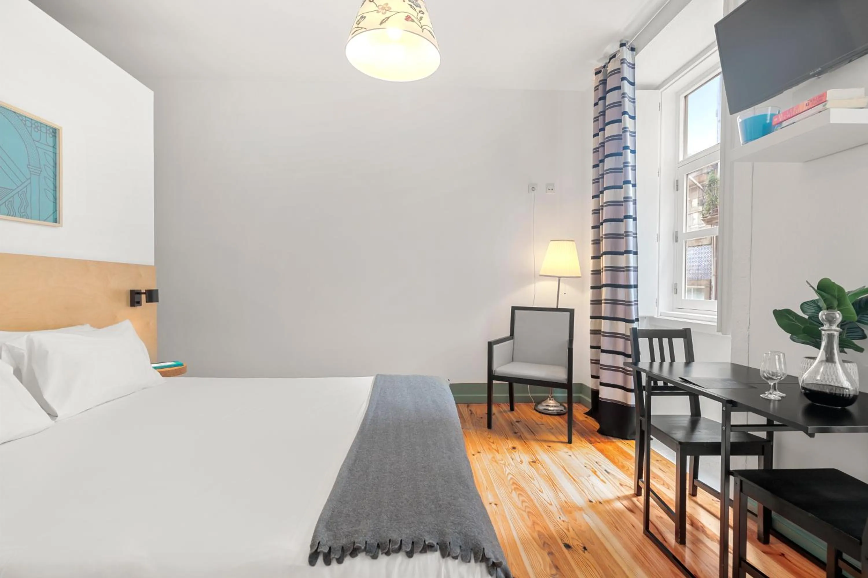 Bedroom, Bed in OX Apartments B Places