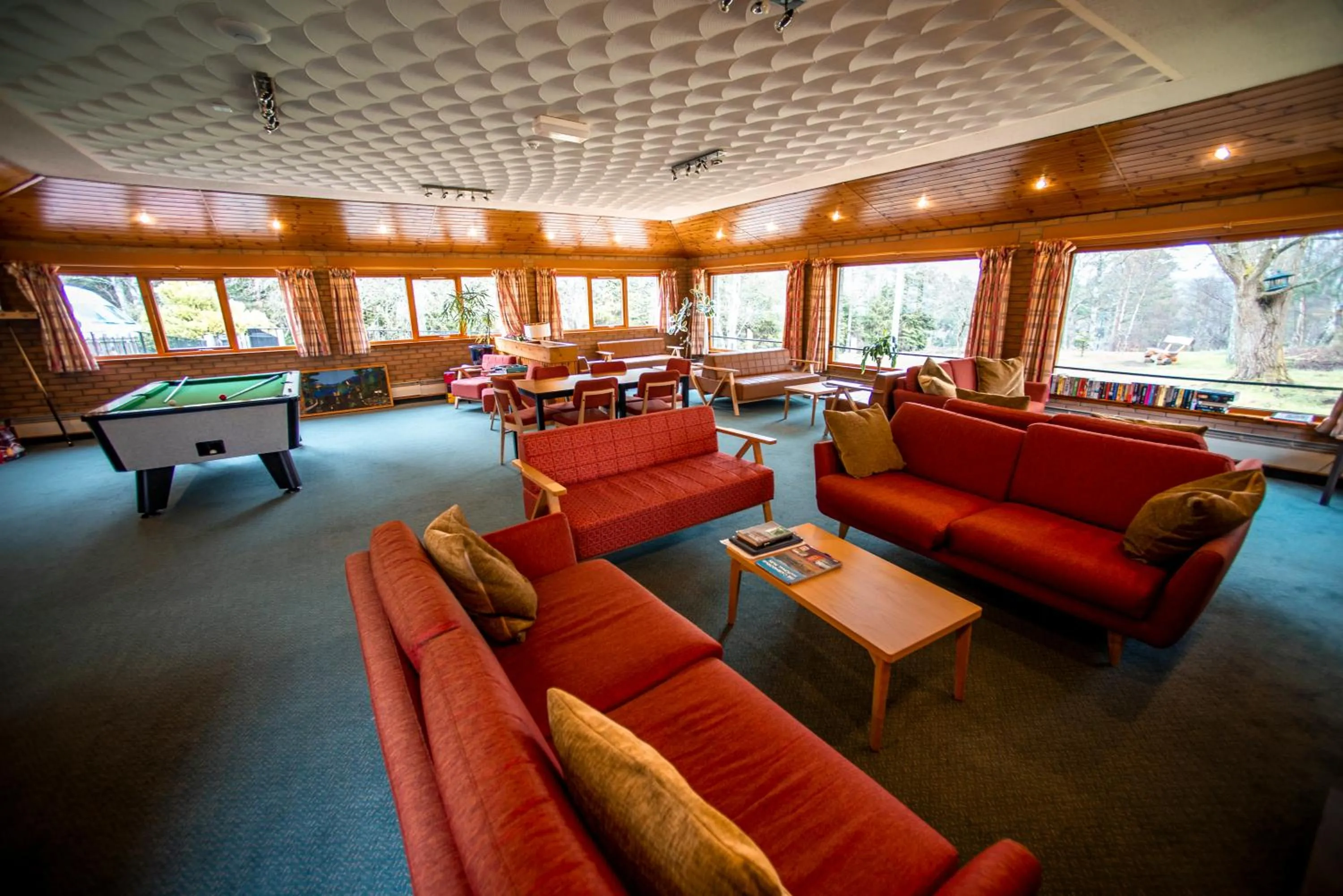 Communal lounge/ TV room in Aviemore Youth Hostel