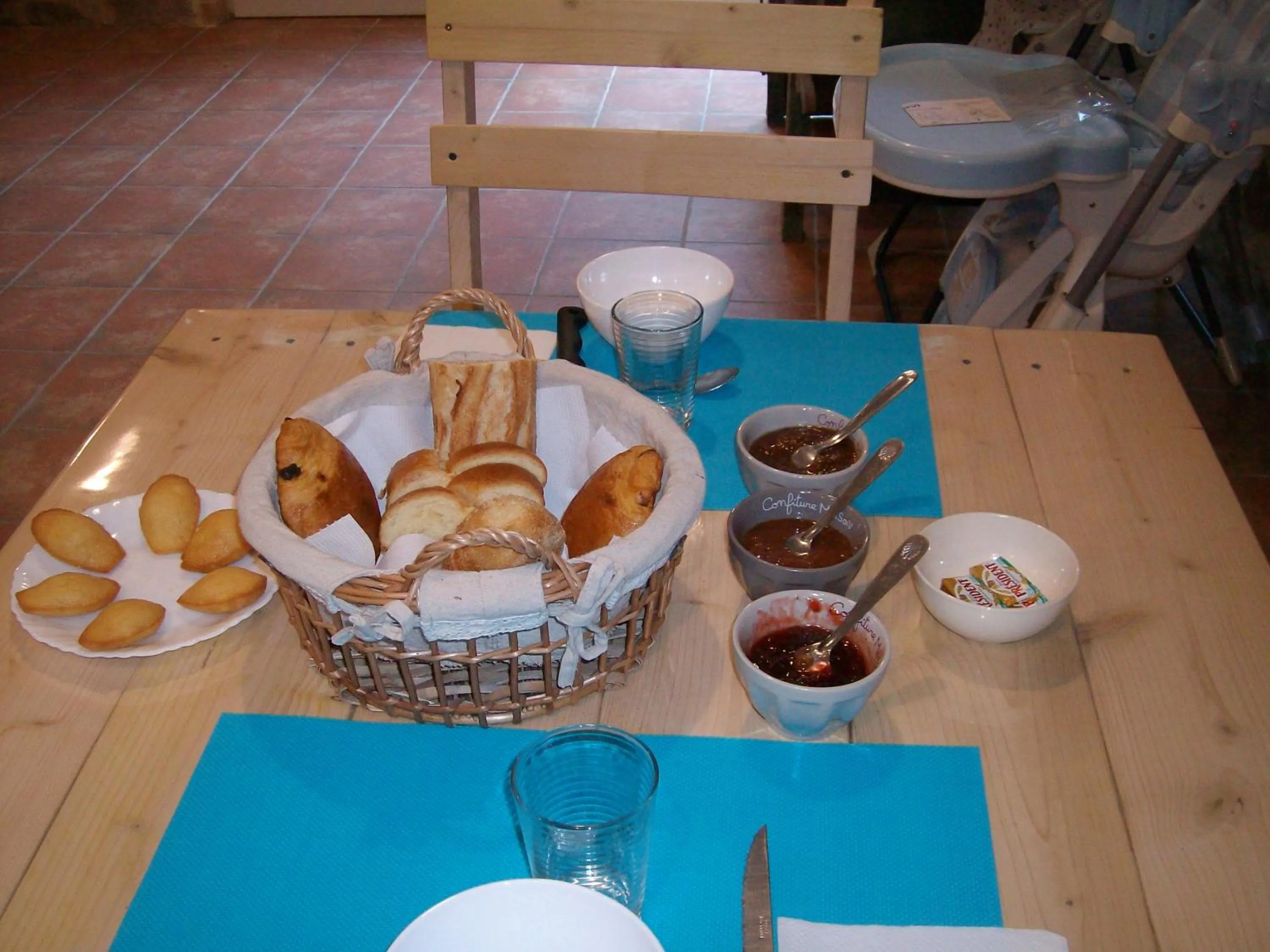 Food and drinks in Chambre d'hôtes 84 de la Manelière