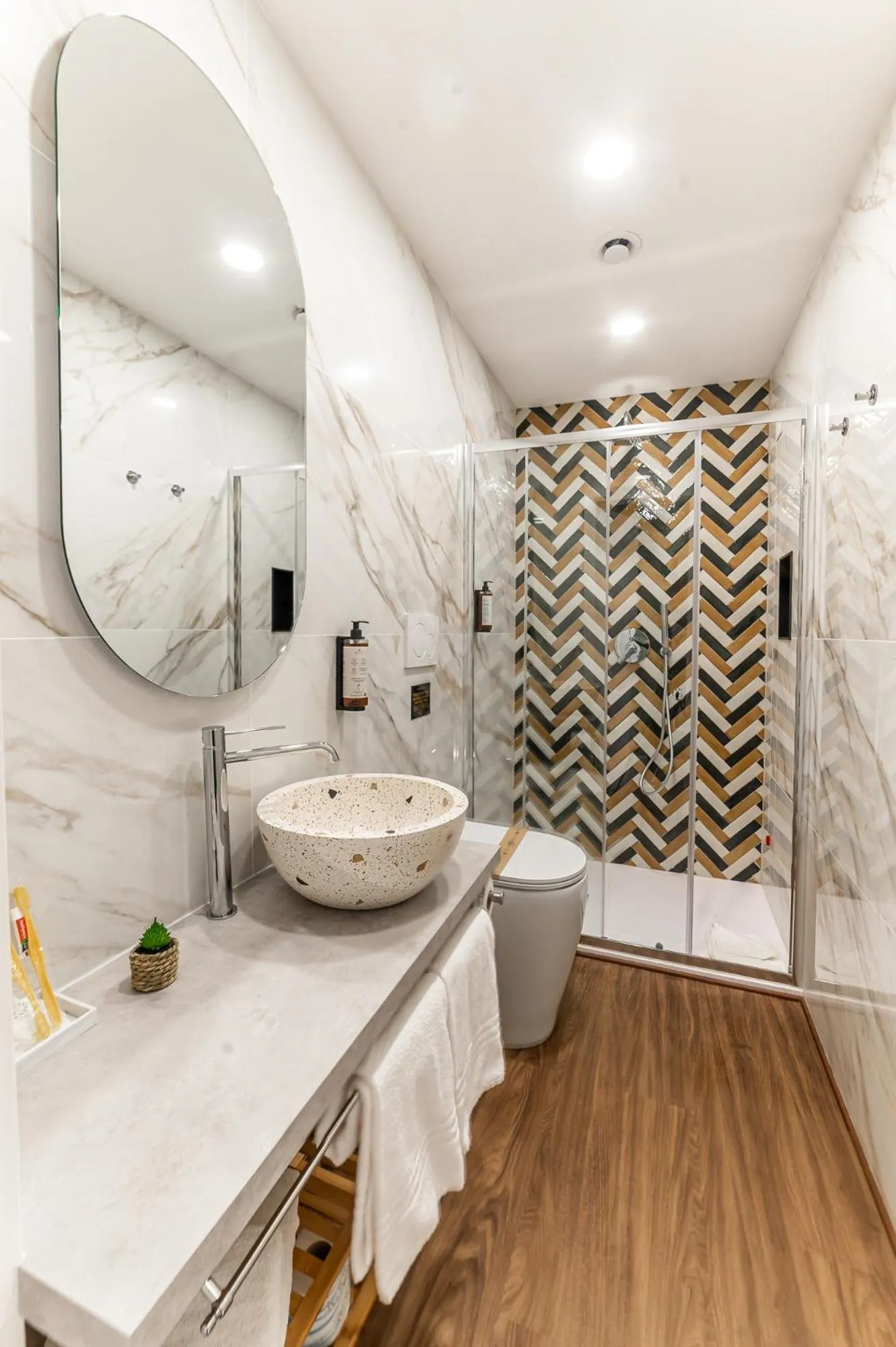 Shower in Domus Domas & Boutique - Golden Keys Collection