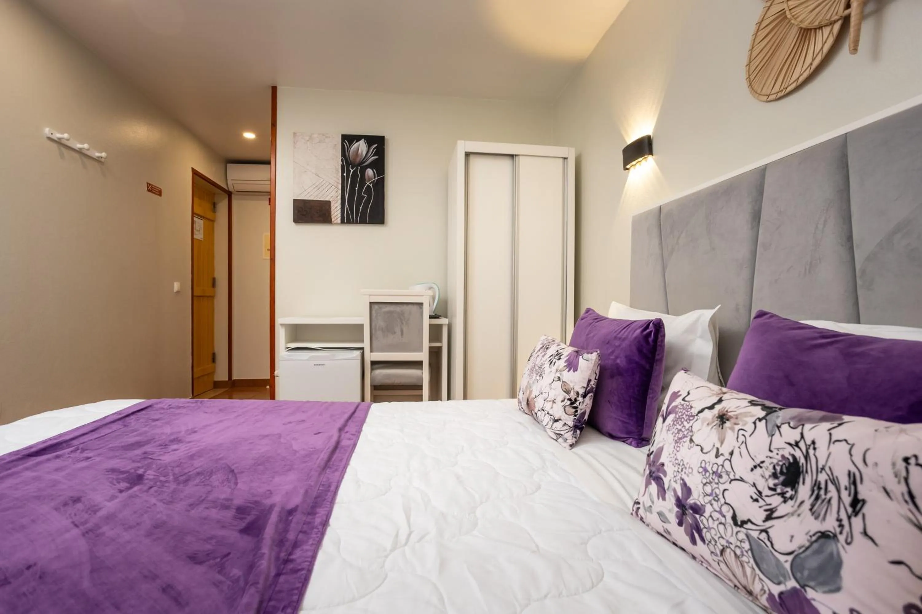 Property building, Bed in Rosa dos Ventos