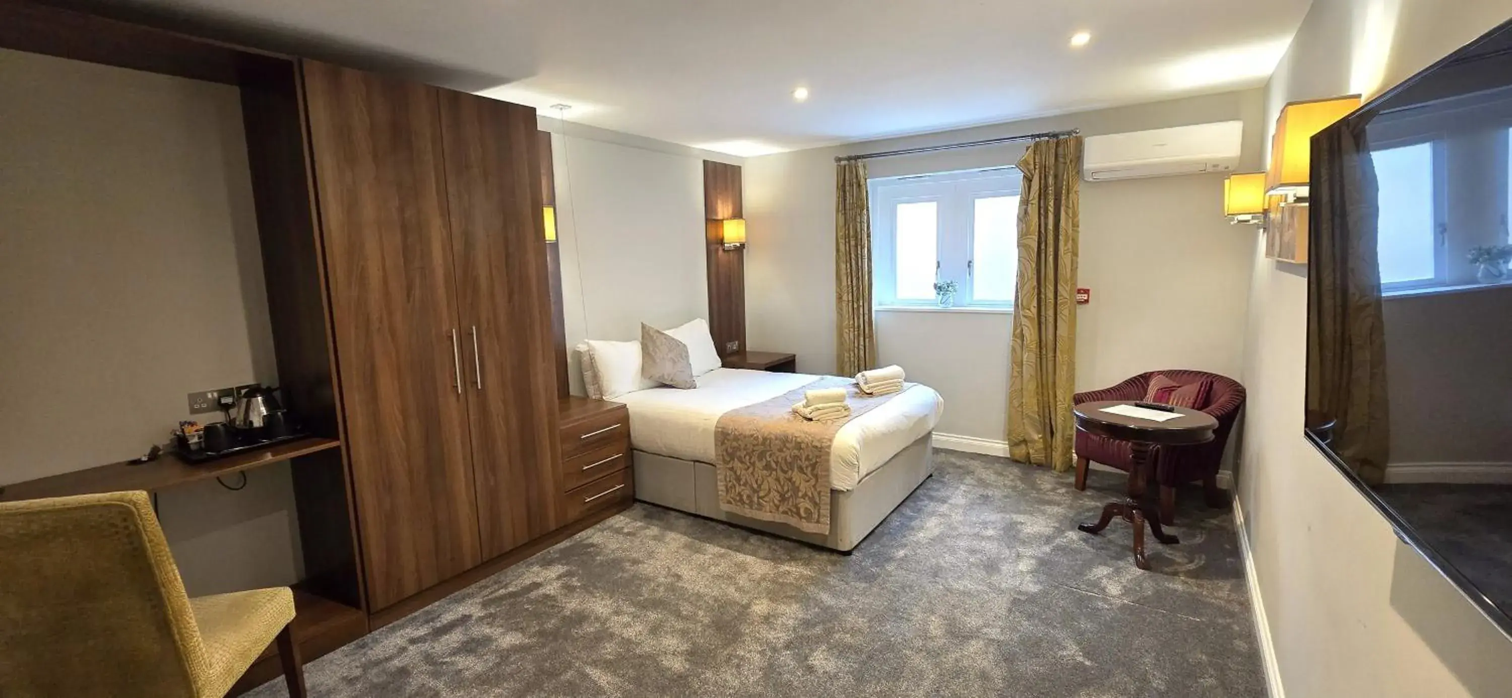 Double Room - Disability Access in Shendish Manor Hotel & Golf Course Double Room - Disability Access in Shendish Manor Hotel & Golf Course