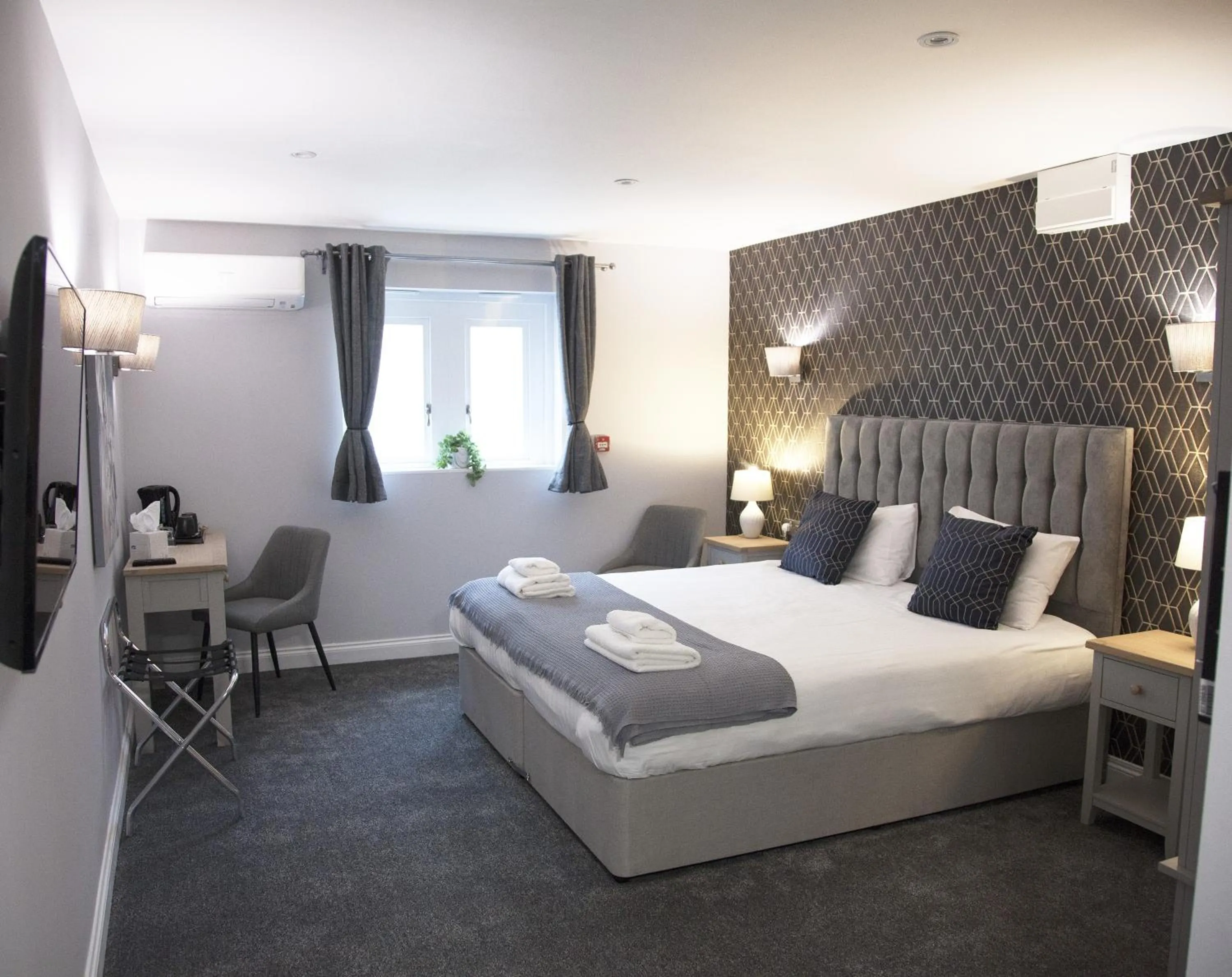 Bedroom, Bed in Shendish Manor Hotel & Golf Course