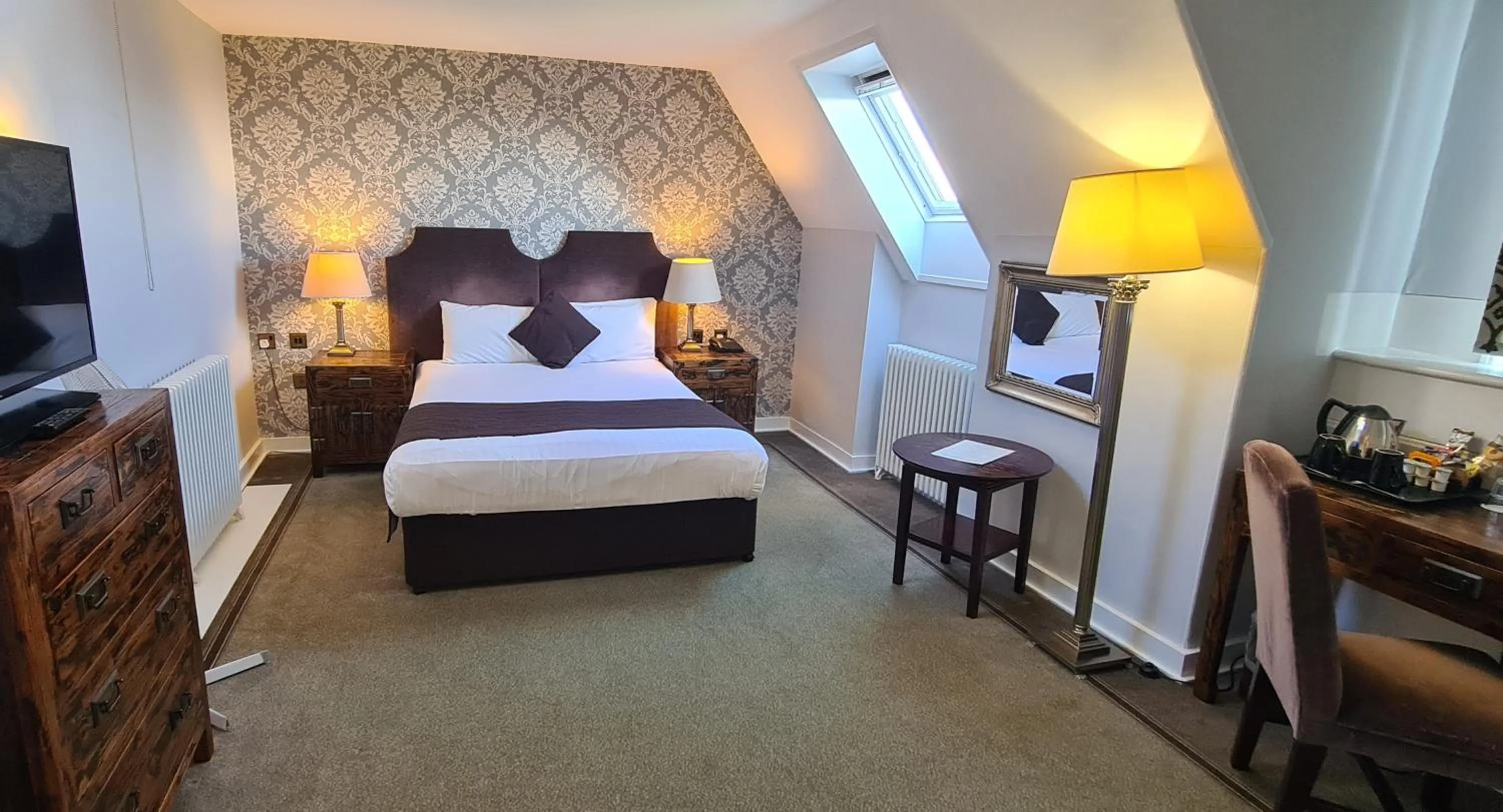 Bedroom, Bed in Shendish Manor Hotel & Golf Course