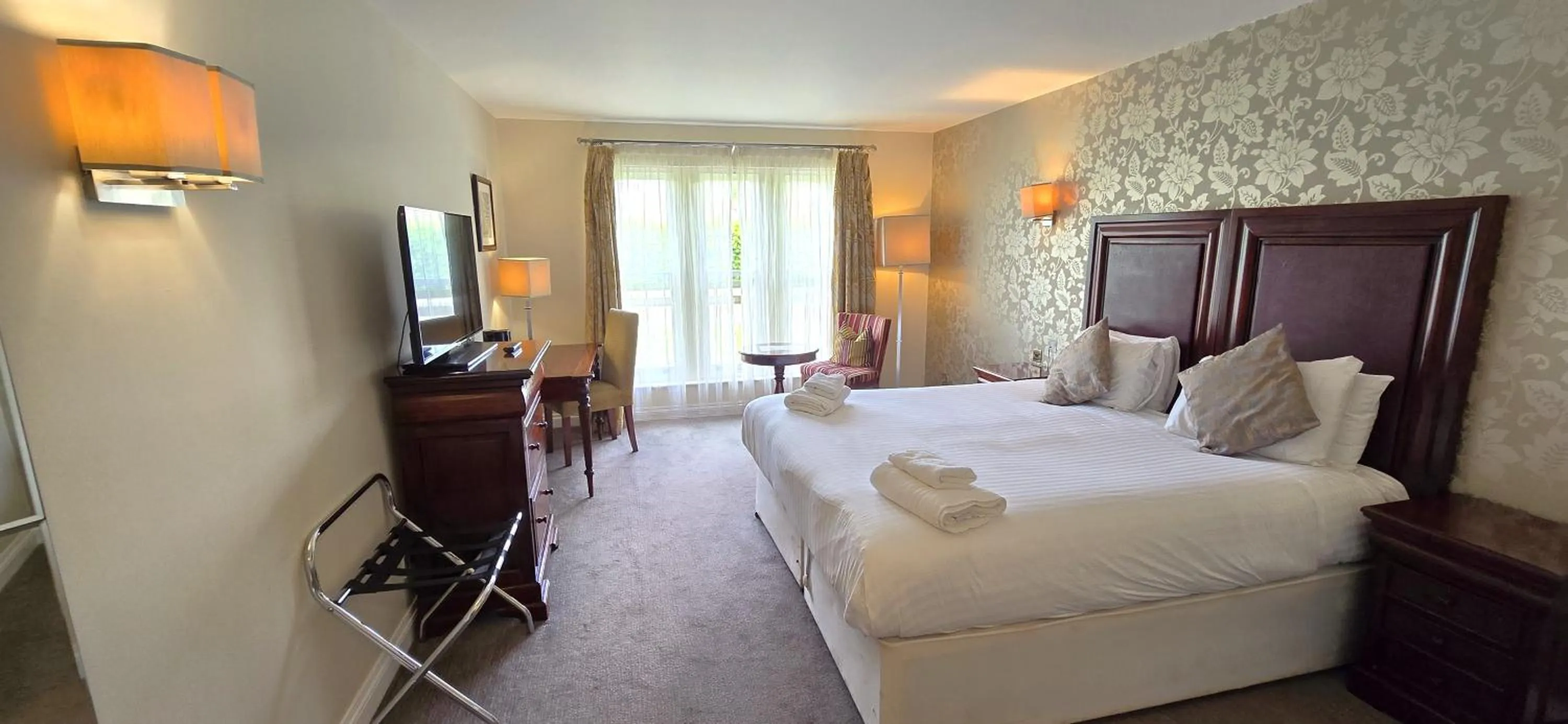 Bedroom, Bed in Shendish Manor Hotel & Golf Course
