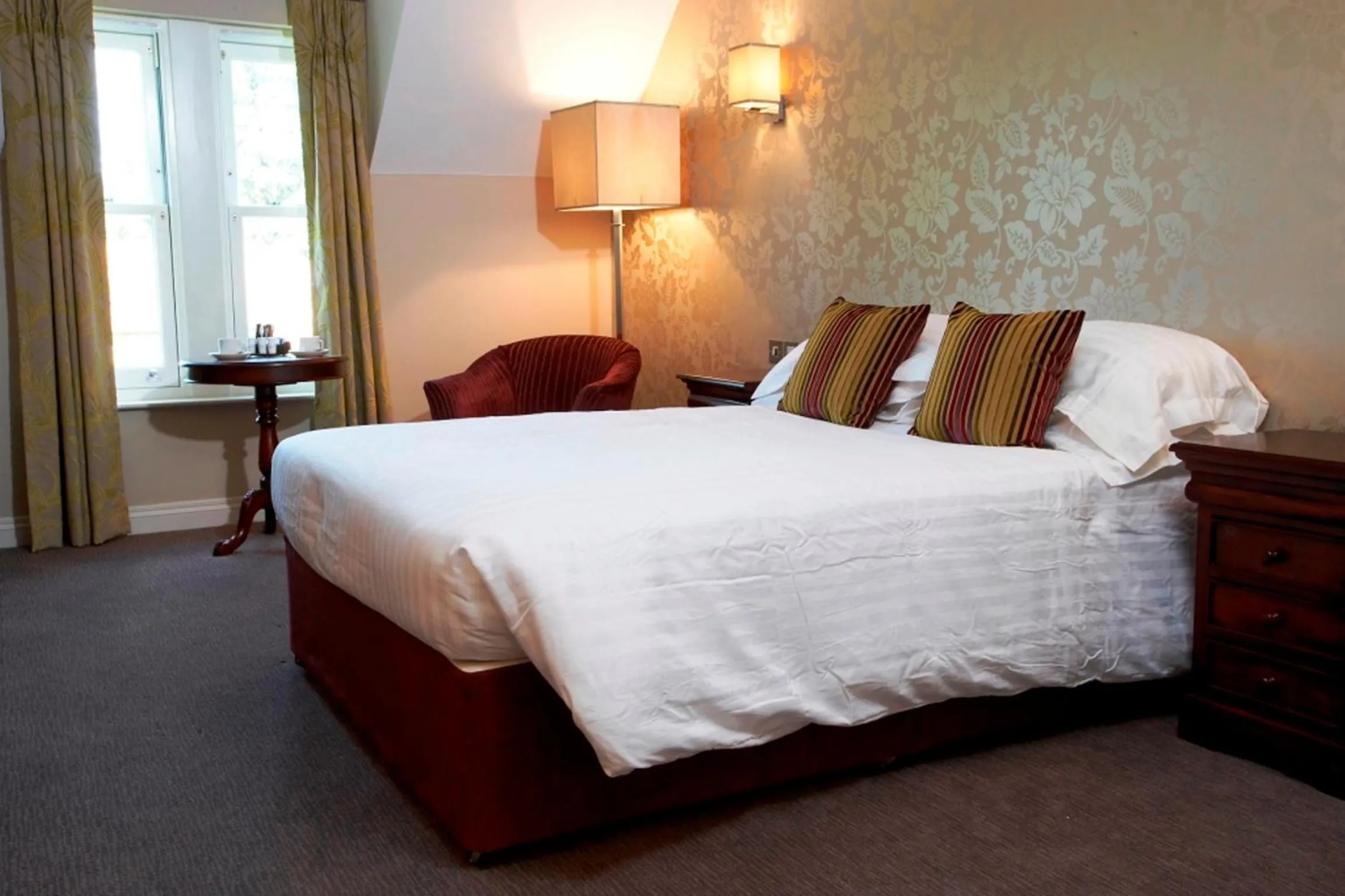 Photo of the whole room, Bed in Shendish Manor Hotel & Golf Course