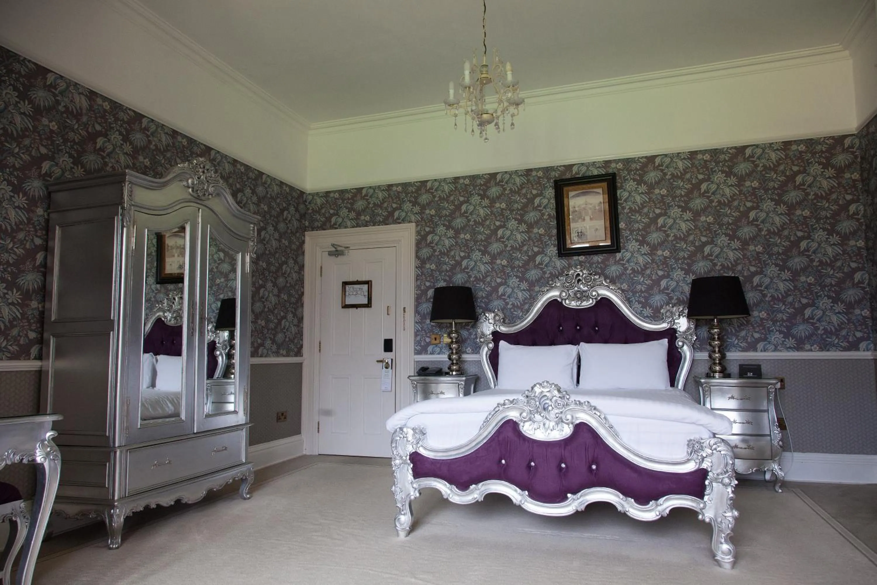 Photo of the whole room, Bed in Shendish Manor Hotel & Golf Course