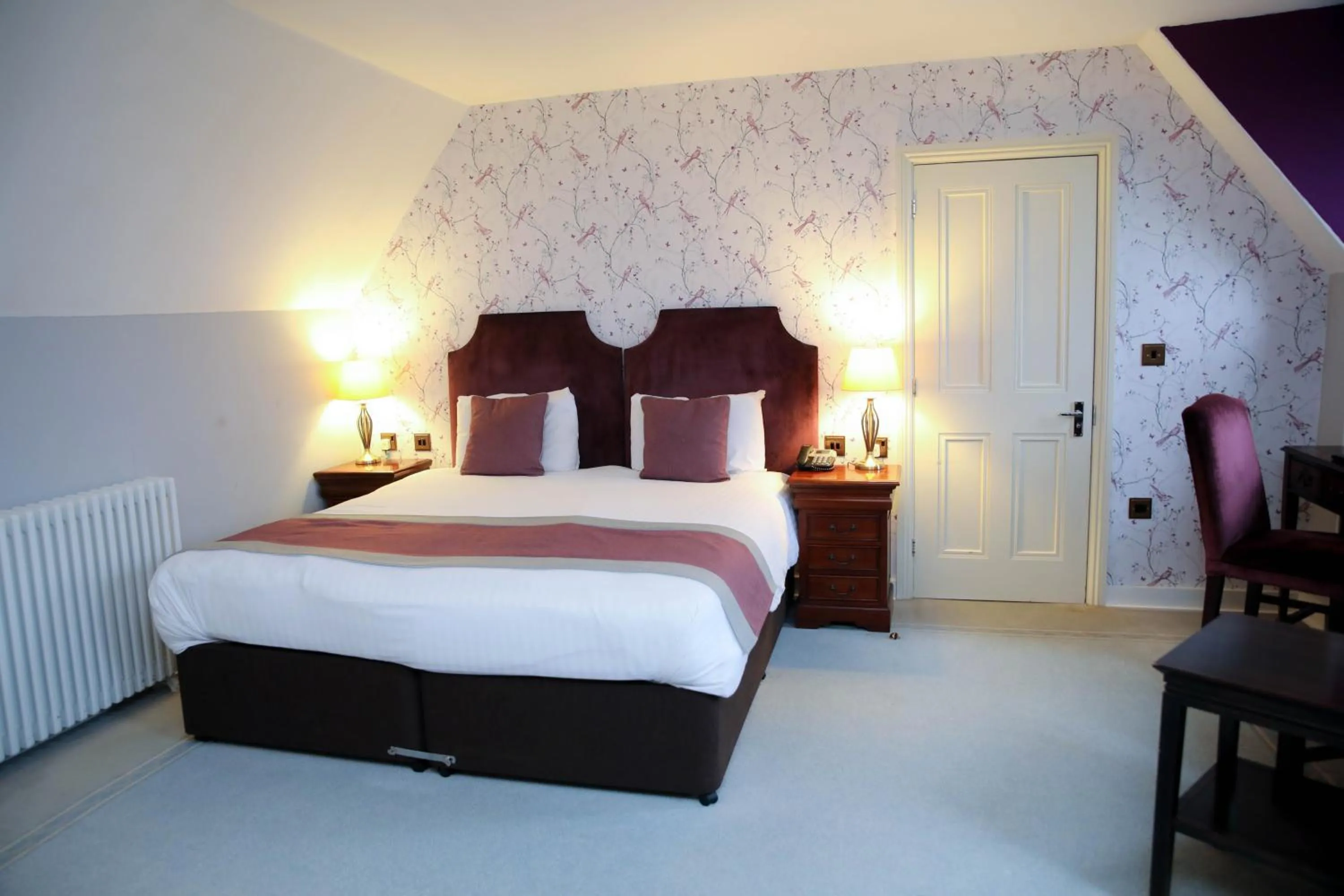 Photo of the whole room, Bed in Shendish Manor Hotel & Golf Course