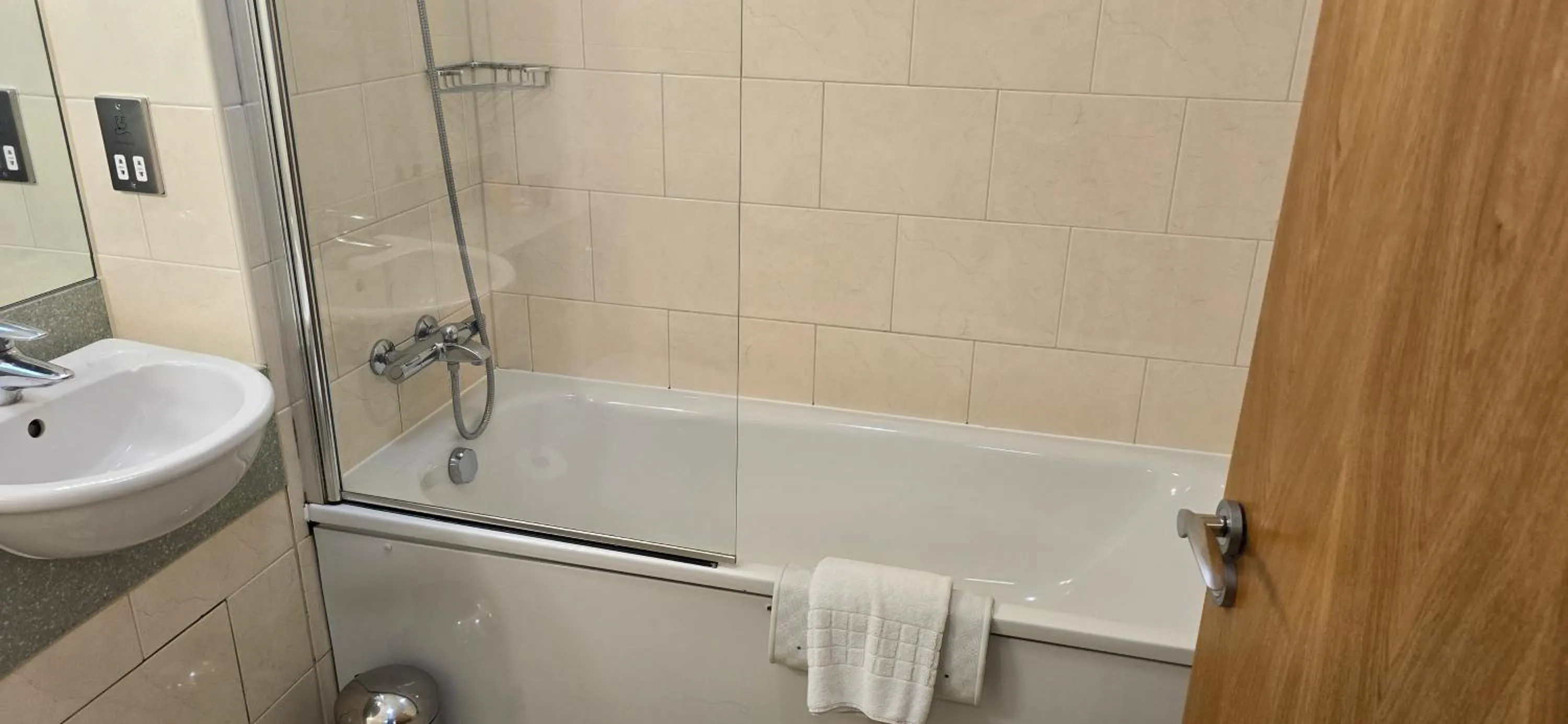 Bathroom in Shendish Manor Hotel & Golf Course