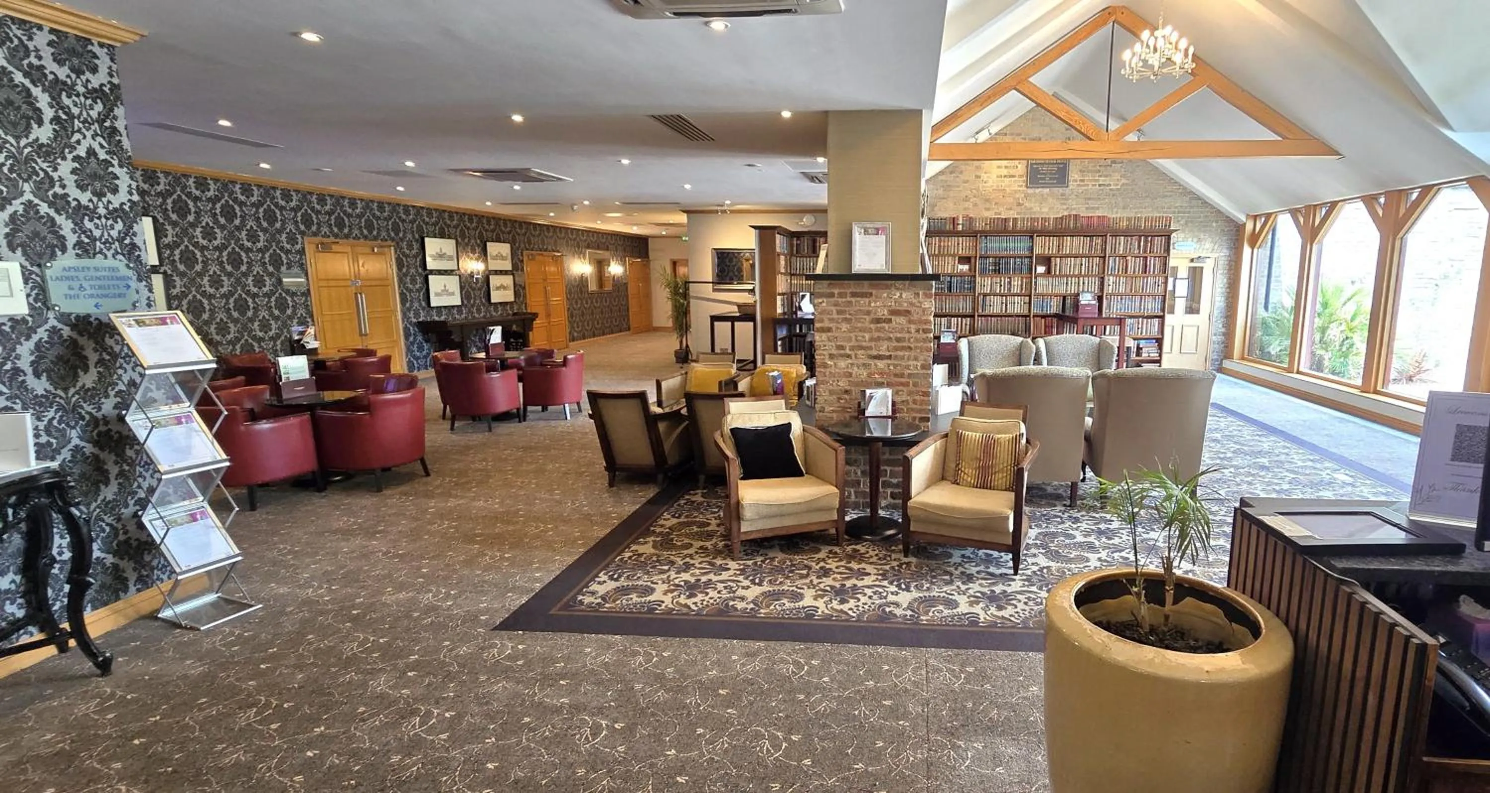 Lobby or reception in Shendish Manor Hotel & Golf Course