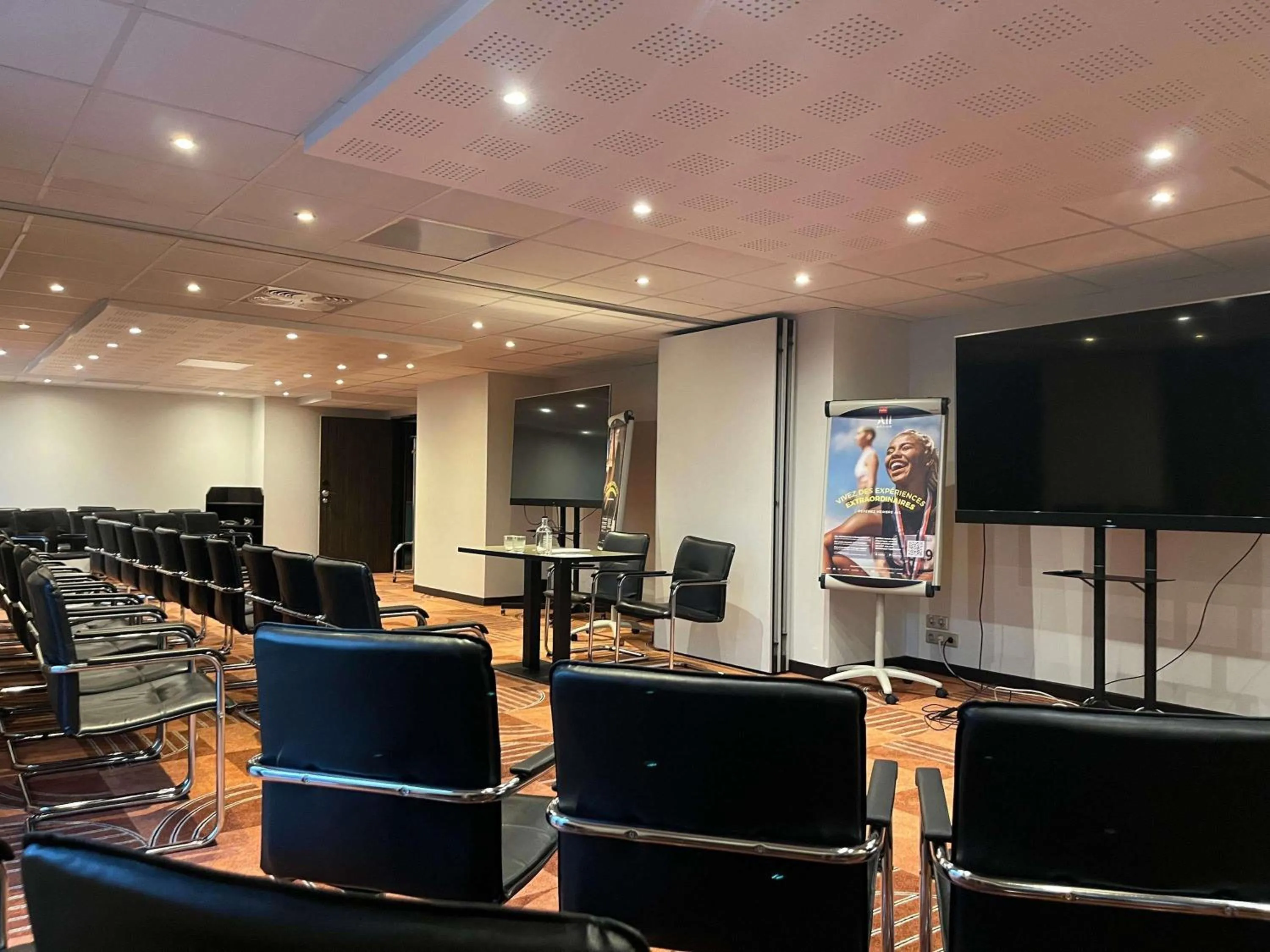 Meeting/conference room in Ibis Styles Nantes Saint Herblain