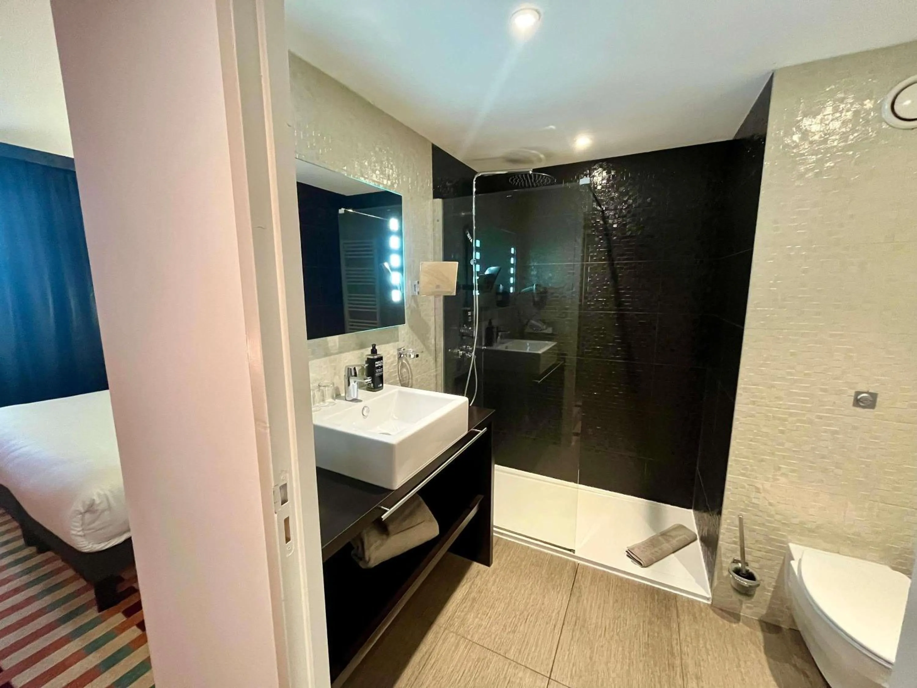 Bedroom in Ibis Styles Nantes Saint Herblain