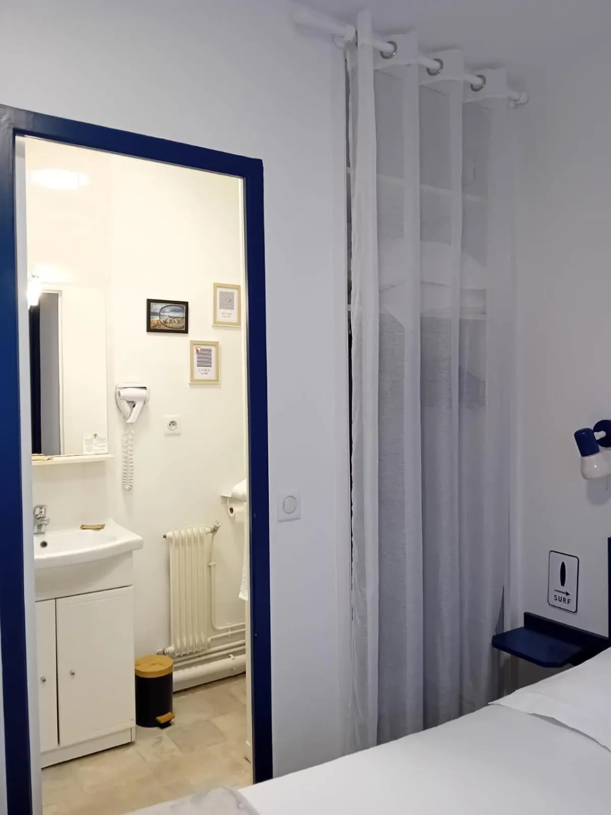 Bed in Hôtel de la Plage